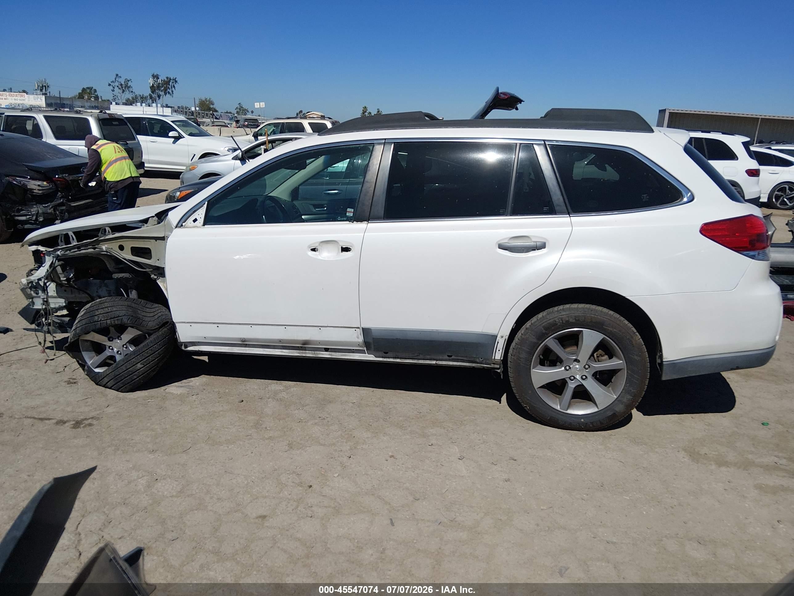 2014 Subaru Outback 3.6r Limited White vin: 4S4BRDPC4E2273004