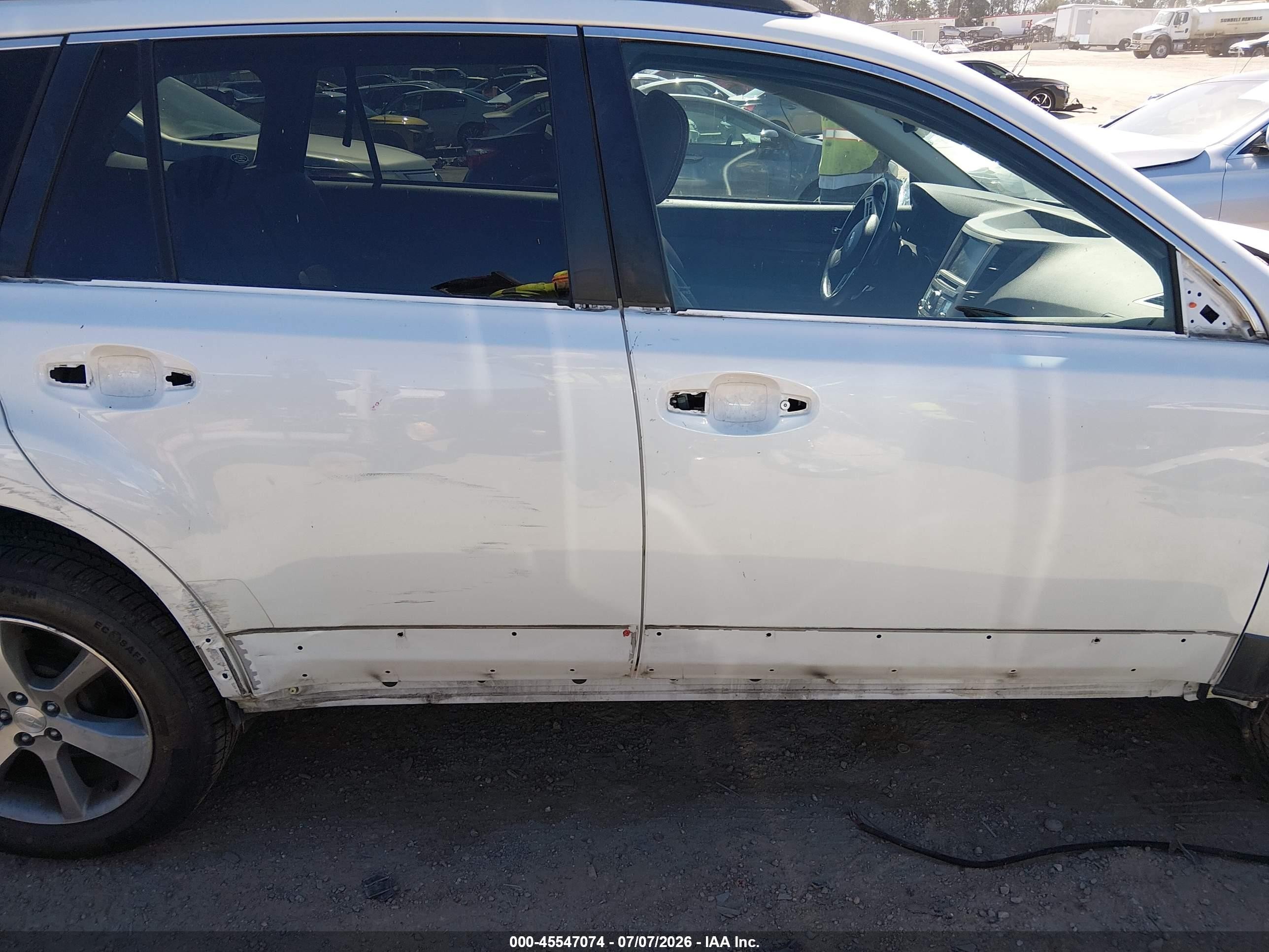 2014 Subaru Outback 3.6r Limited White vin: 4S4BRDPC4E2273004
