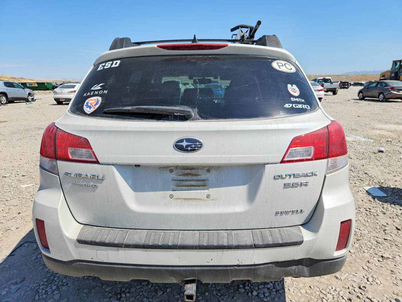 2014 Subaru Outback 3.6r Premium White vin: 4S4BRDPC6E2205349