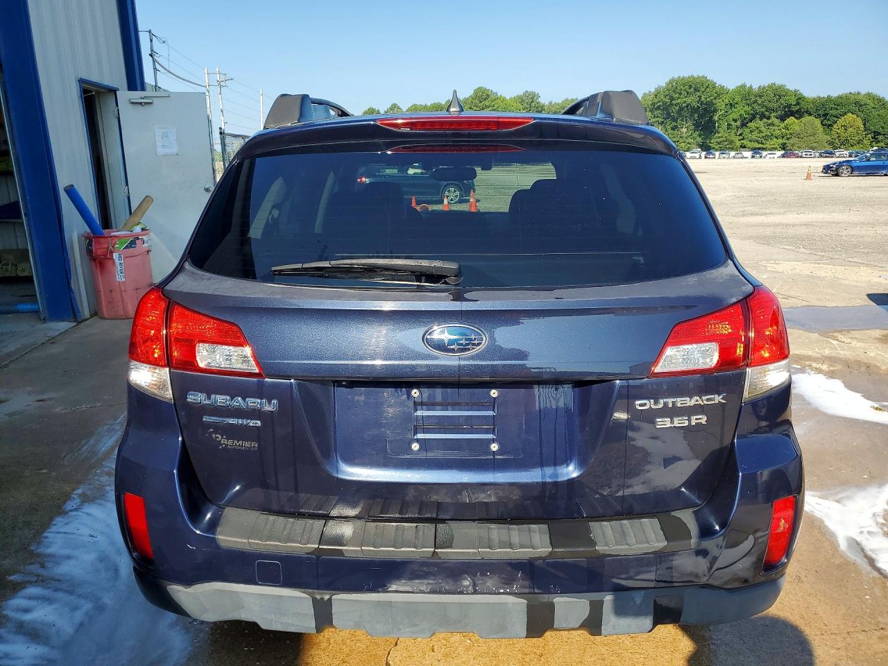 2014 Subaru Outback 3.6r Limited Blue vin: 4S4BRDPC9E2281406