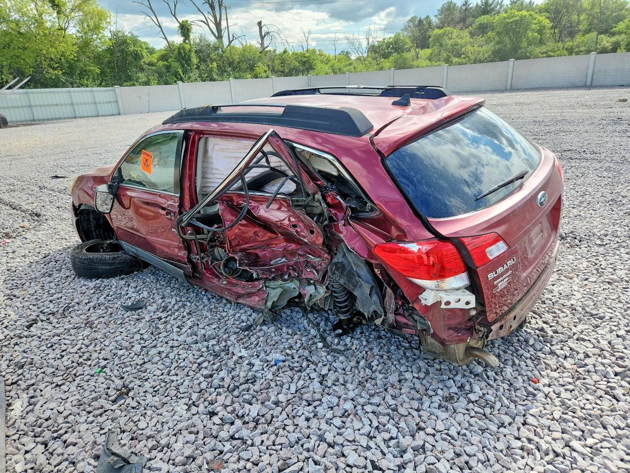 2013 Subaru Outback 3.6r Limited Red vin: 4S4BRDPCXD2285530