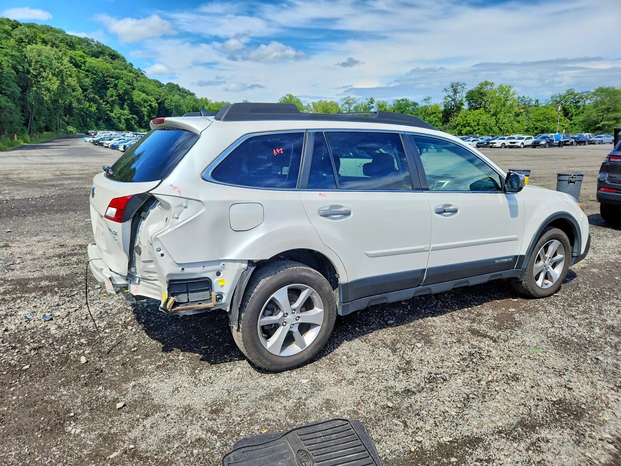 2014 Subaru Outback 3.6r Limited White vin: 4S4BRDPCXE2310069