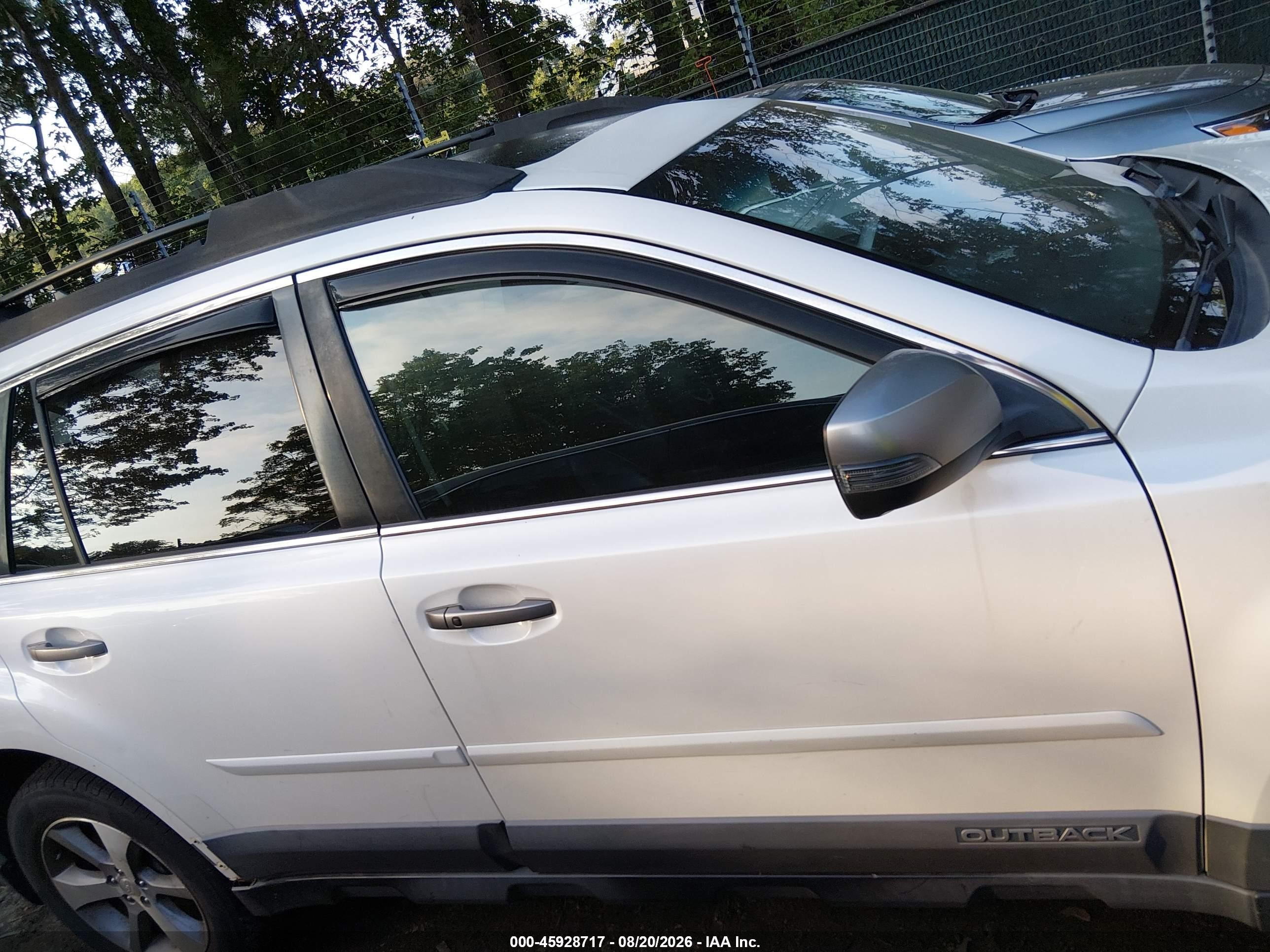2013 Subaru Outback 3.6r Limited White vin: 4S4BRDSC3D2311781