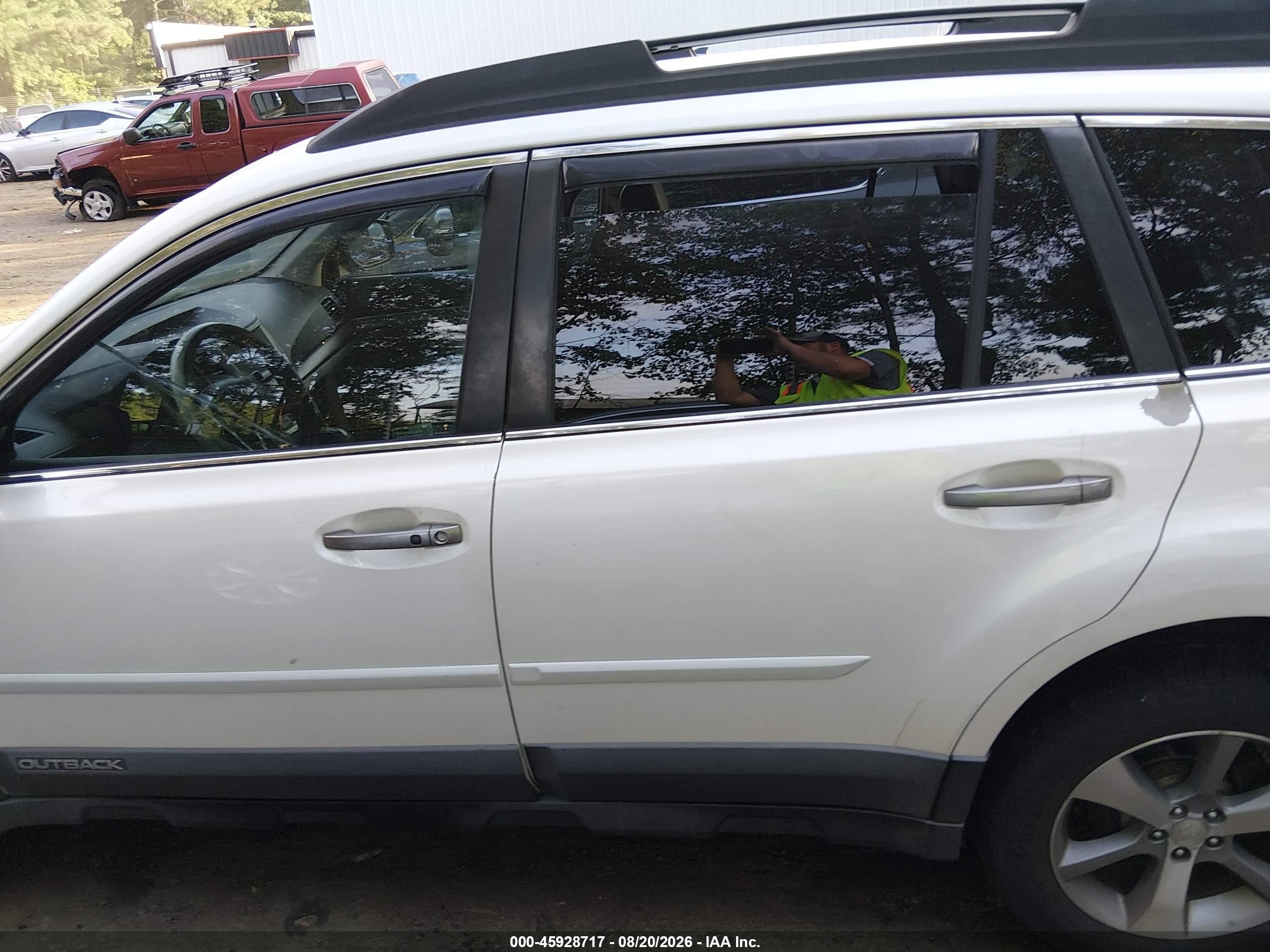 2013 Subaru Outback 3.6r Limited White vin: 4S4BRDSC3D2311781