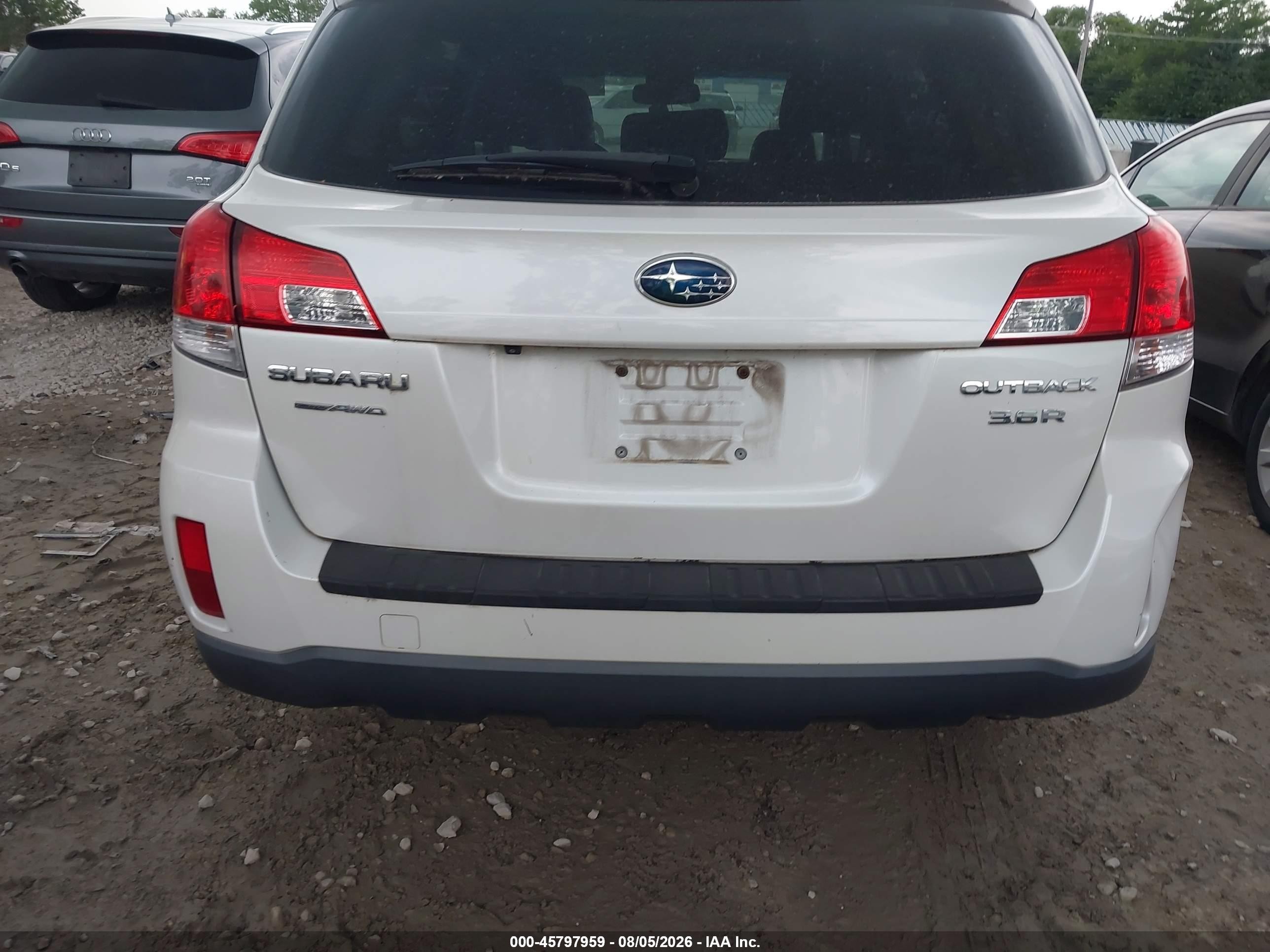 2013 Subaru Outback 3.6r Limited Белый vin: 4S4BRDSC4D2319842