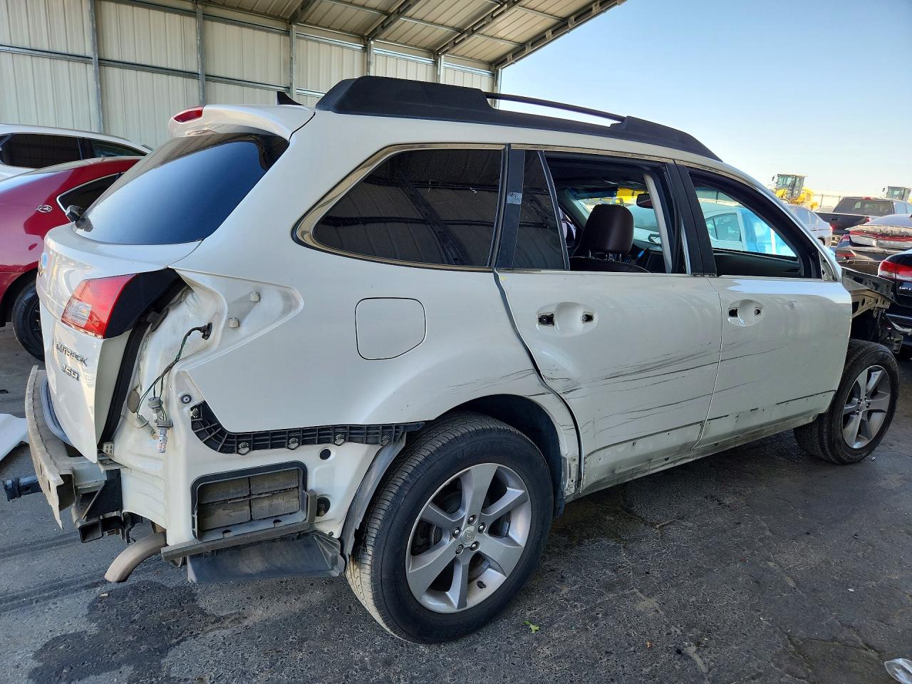 2013 Subaru Outback 3.6r Limited White vin: 4S4BRDSC8D2269060