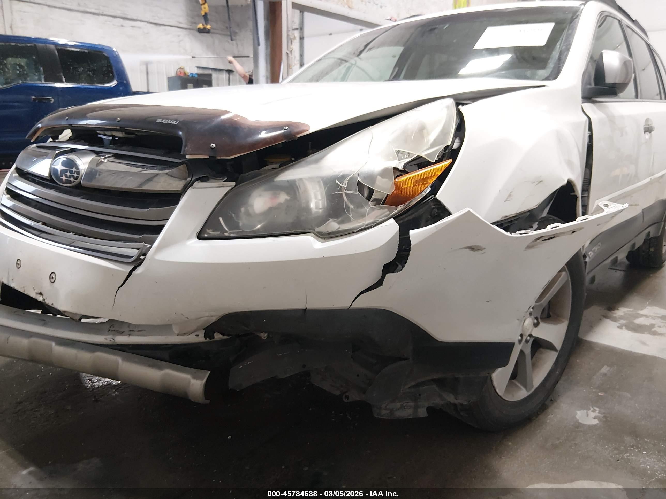 2013 Subaru Outback 3.6r Limited White vin: 4S4BRDSCXD2240045