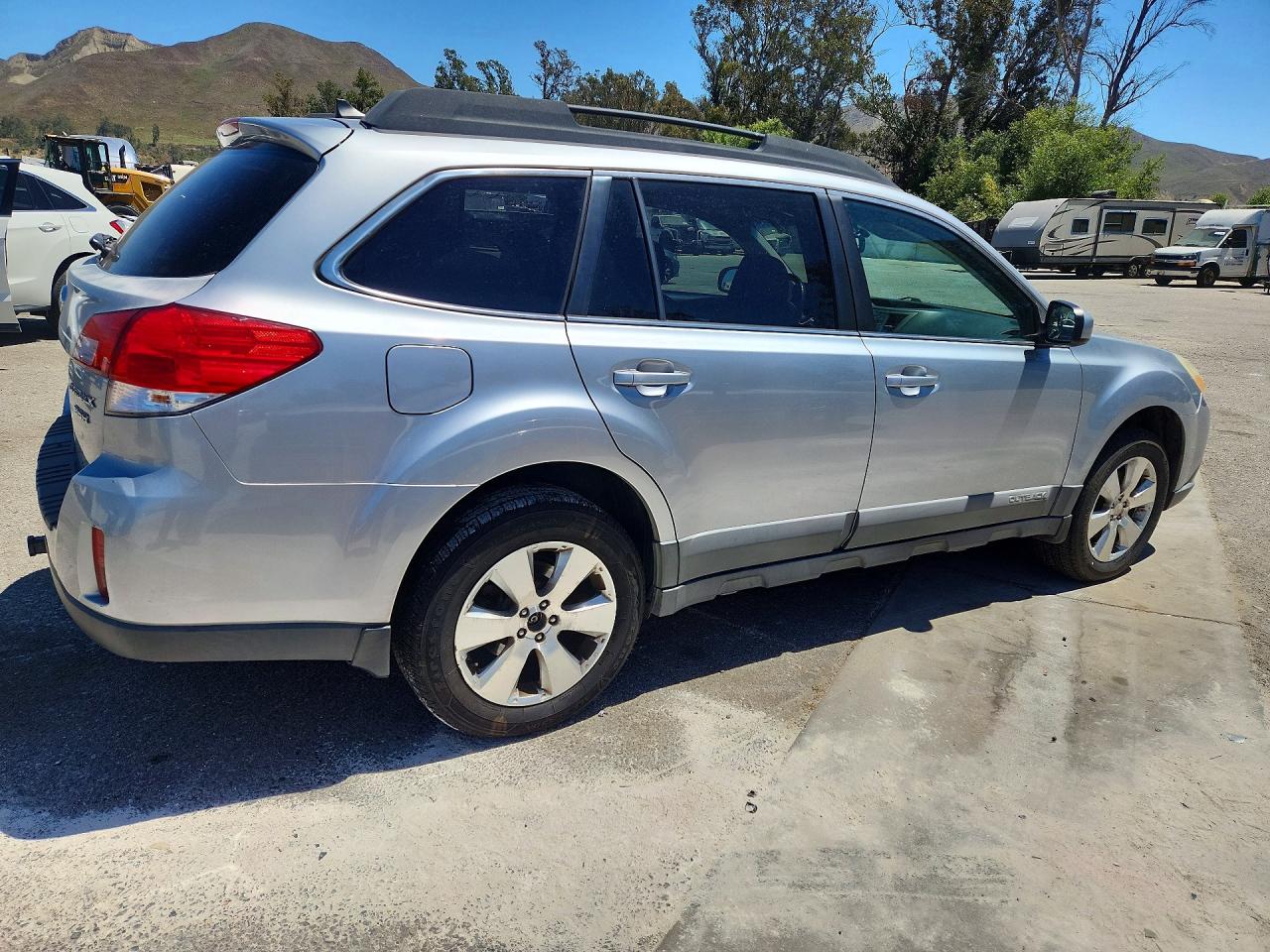 2012 Subaru Outback 3.6r Premium Серебряный vin: 4S4BREHCXC2263532