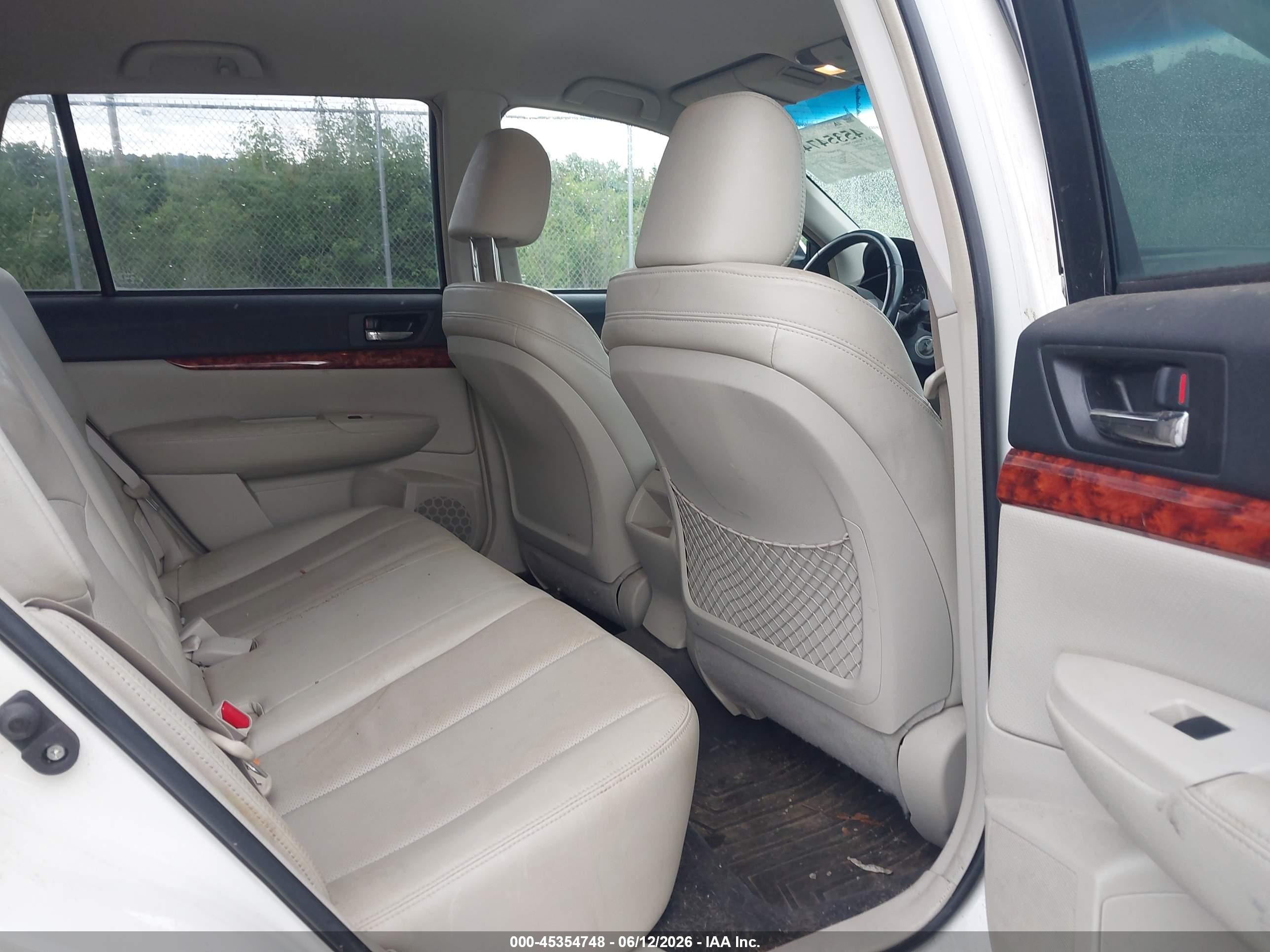 2010 Subaru Outback 3.6r Limited White vin: 4S4BREJCXA2316446