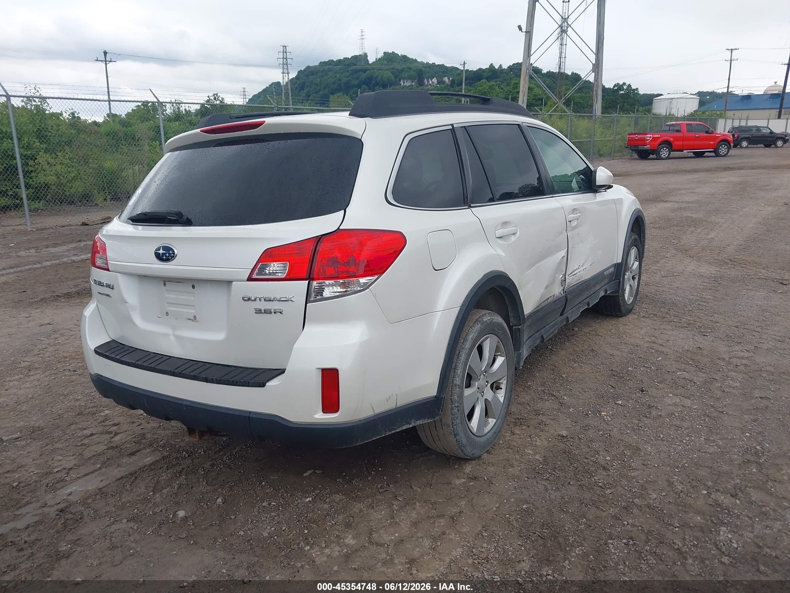 2010 Subaru Outback 3.6r Limited White vin: 4S4BREJCXA2316446