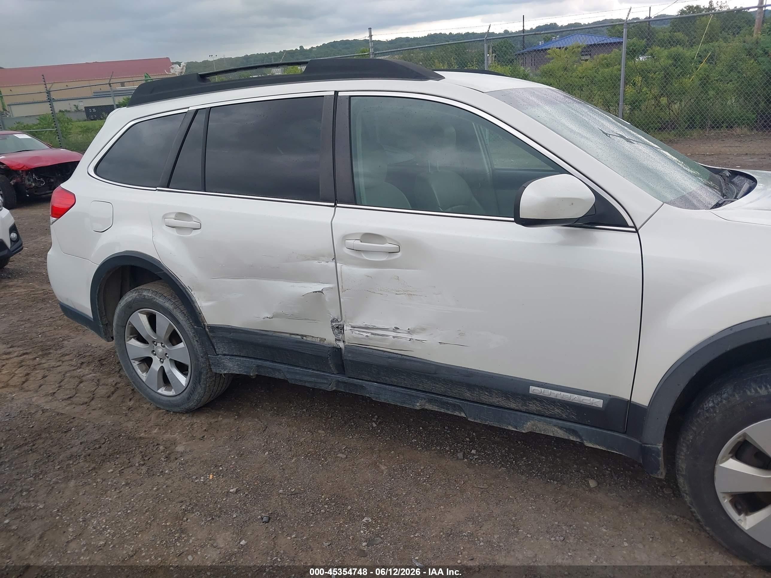 2010 Subaru Outback 3.6r Limited White vin: 4S4BREJCXA2316446