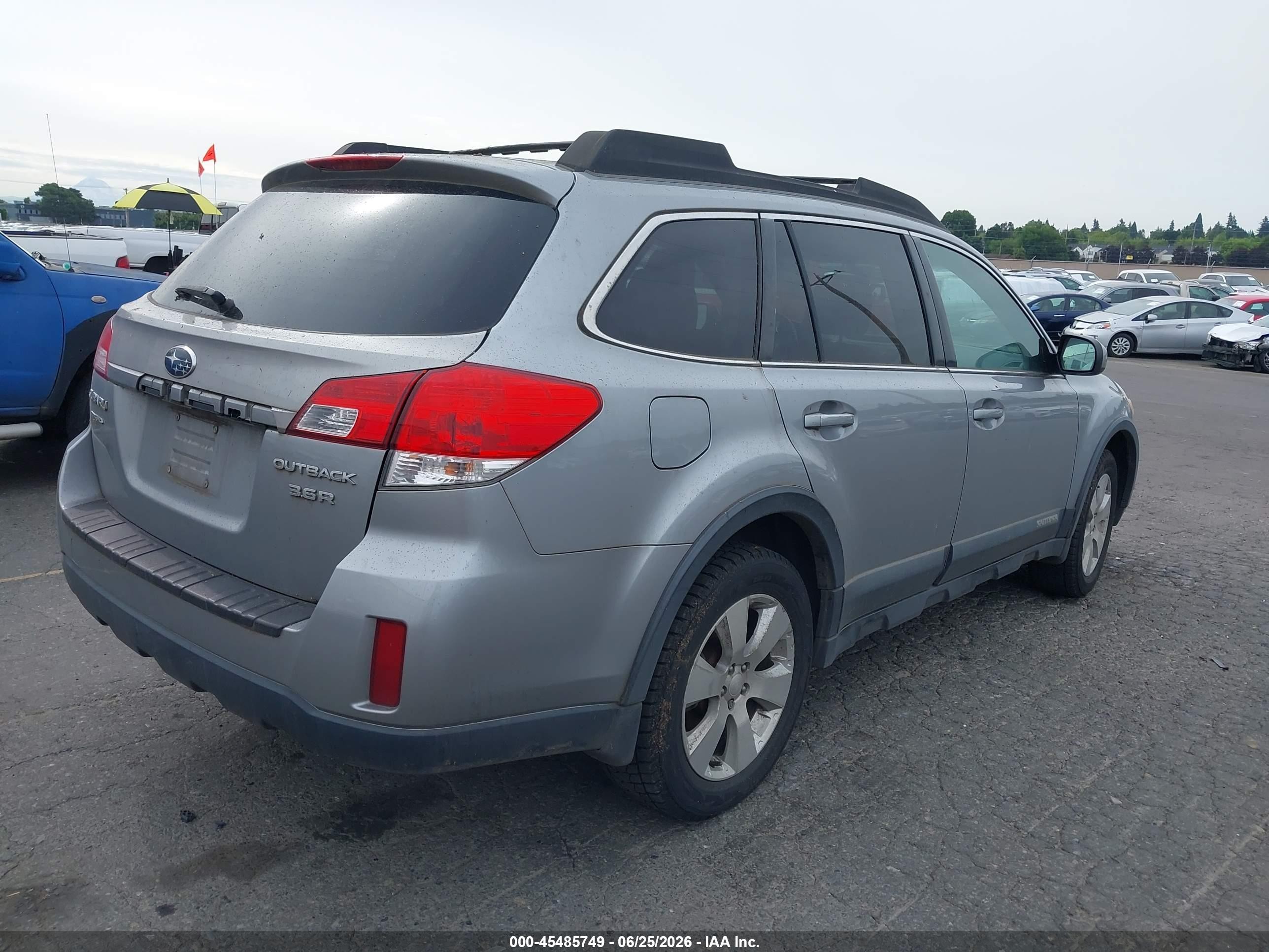 2010 Subaru Outback 3.6r Limited Silver vin: 4S4BREKCXA2362762