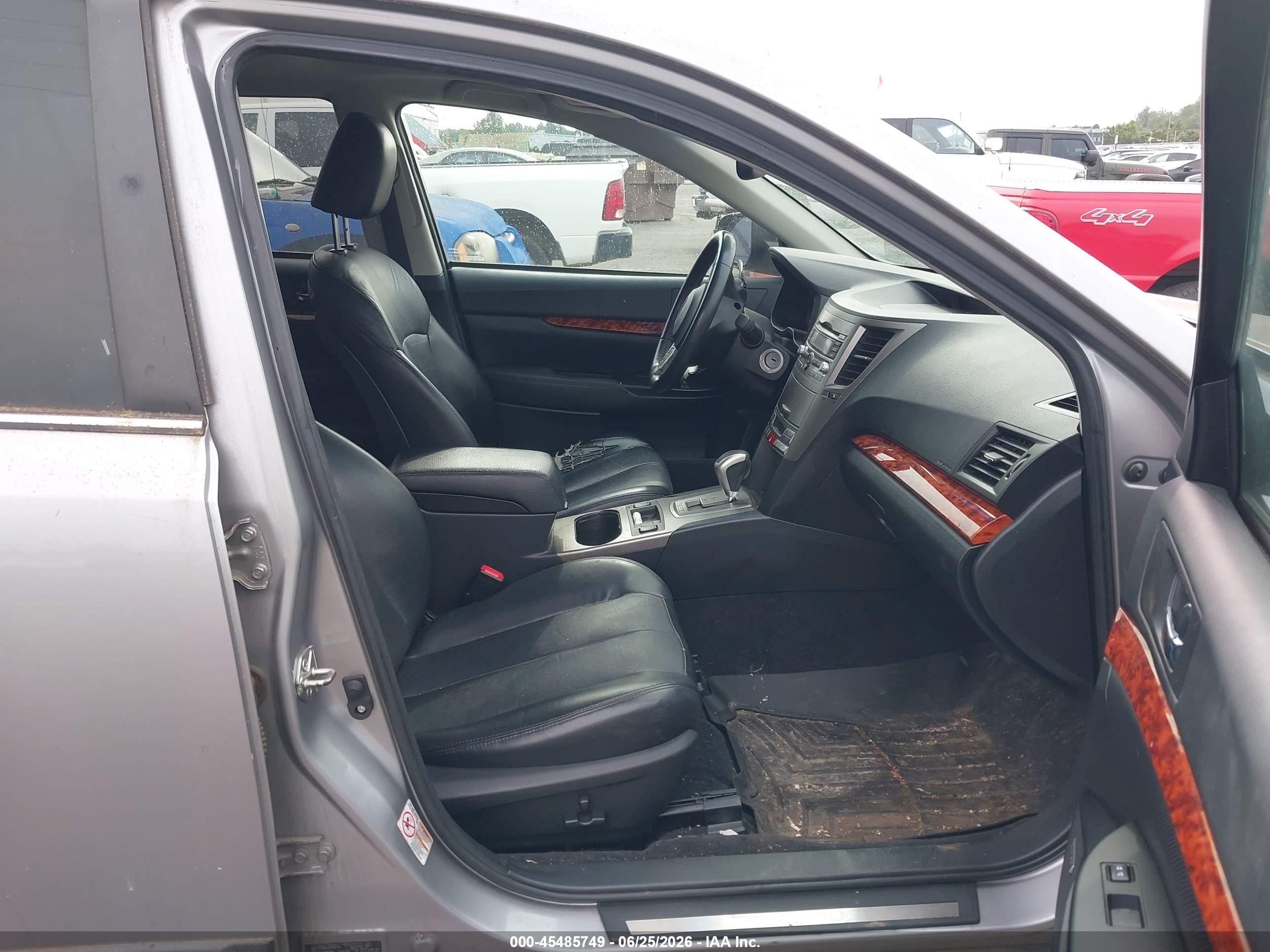 2010 Subaru Outback 3.6r Limited Silver vin: 4S4BREKCXA2362762