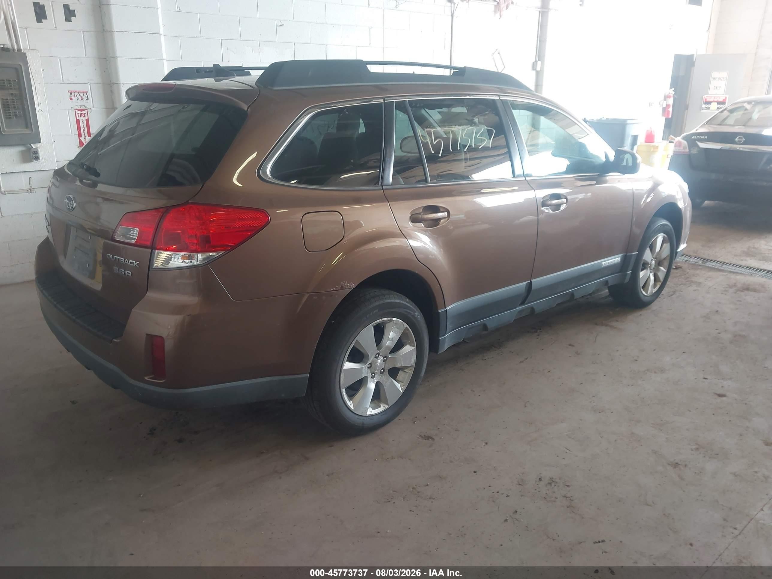 2011 Subaru Outback 3.6r Limited Коричневый vin: 4S4BRELC3B2351103