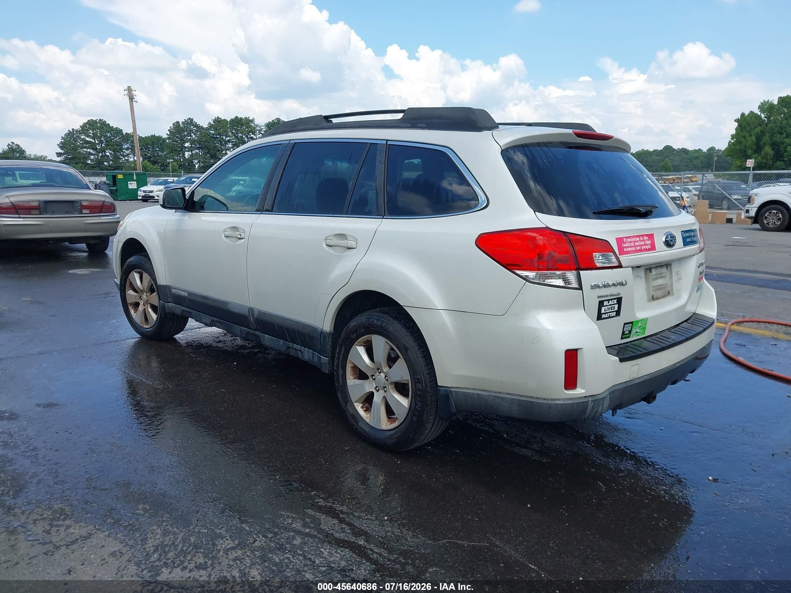 2010 Subaru Outback 3.6r Limited White vin: 4S4BRELC4A2315113