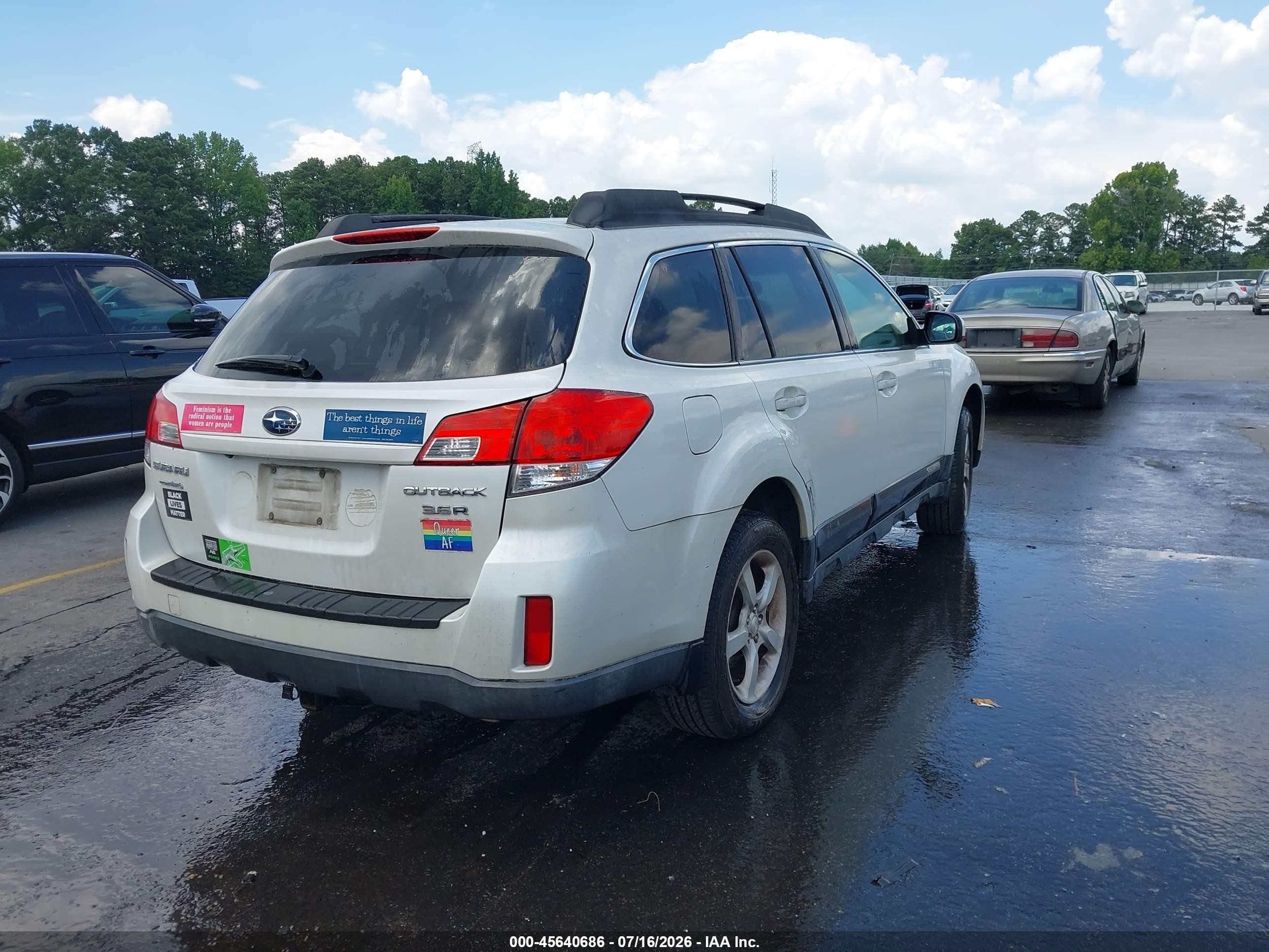 2010 Subaru Outback 3.6r Limited White vin: 4S4BRELC4A2315113