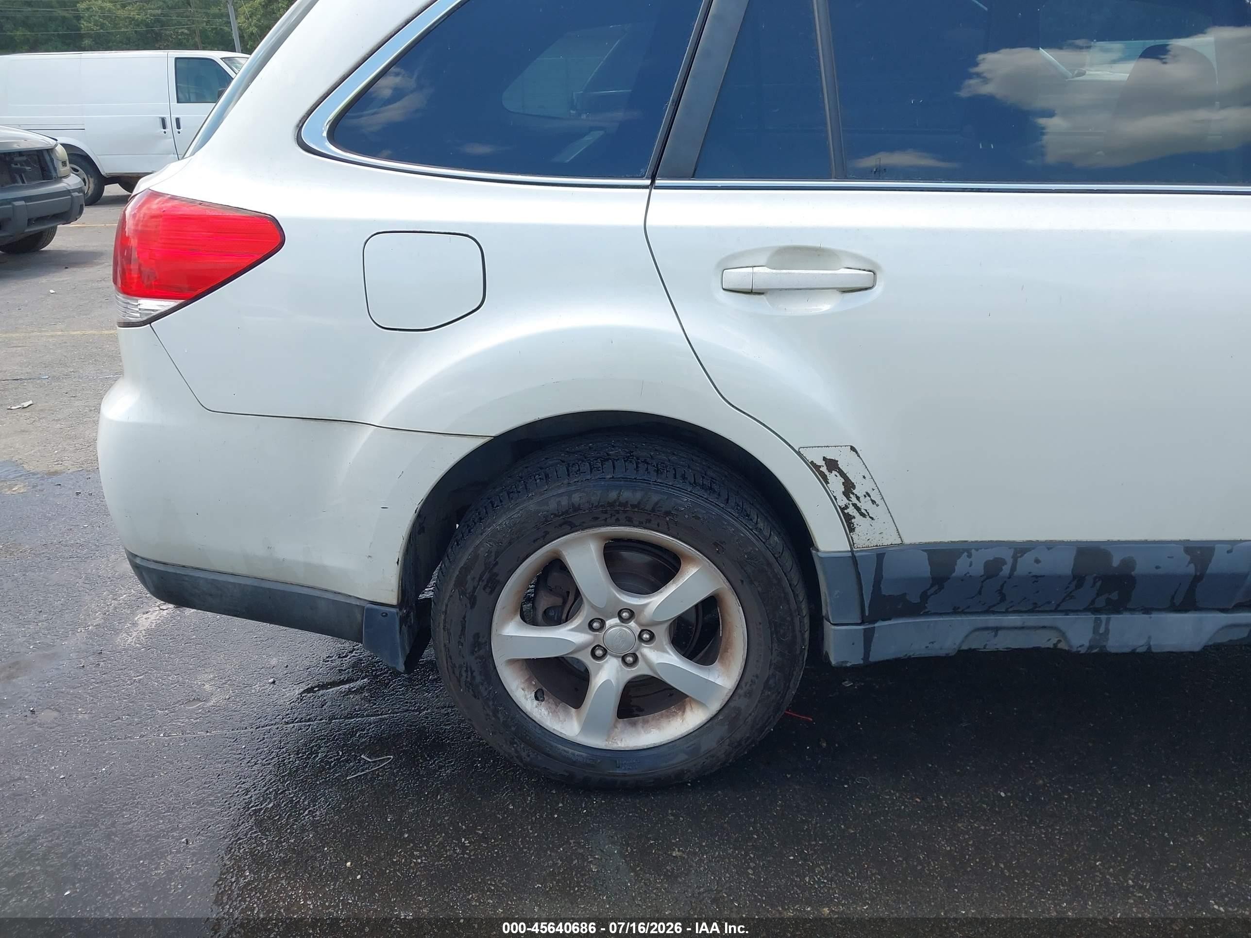 2010 Subaru Outback 3.6r Limited White vin: 4S4BRELC4A2315113