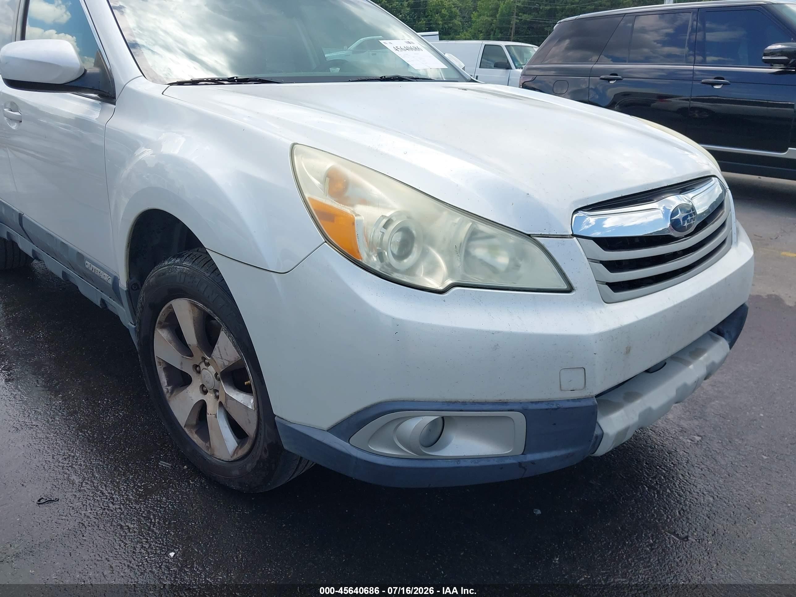 2010 Subaru Outback 3.6r Limited White vin: 4S4BRELC4A2315113
