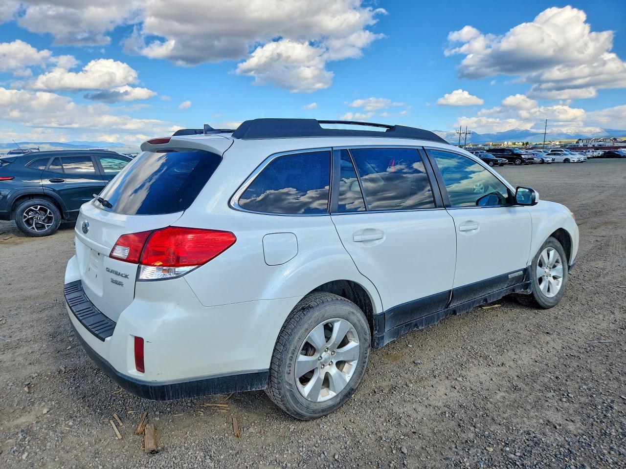 2011 Subaru Outback 3.6r Limited White vin: 4S4BRELC6B2409060