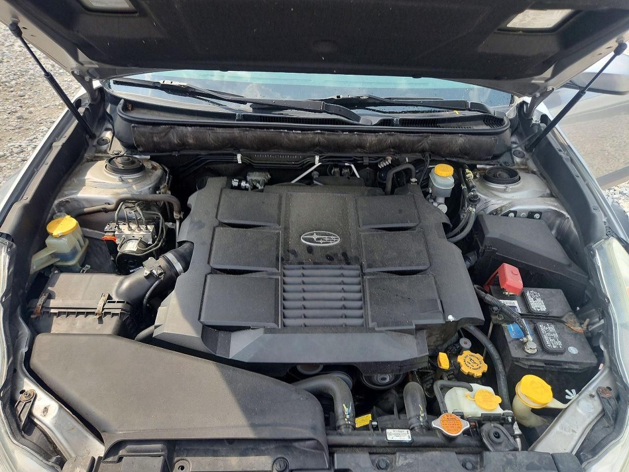 2011 Subaru Outback 3.6r Limited Silver vin: 4S4BRELC7B2350651