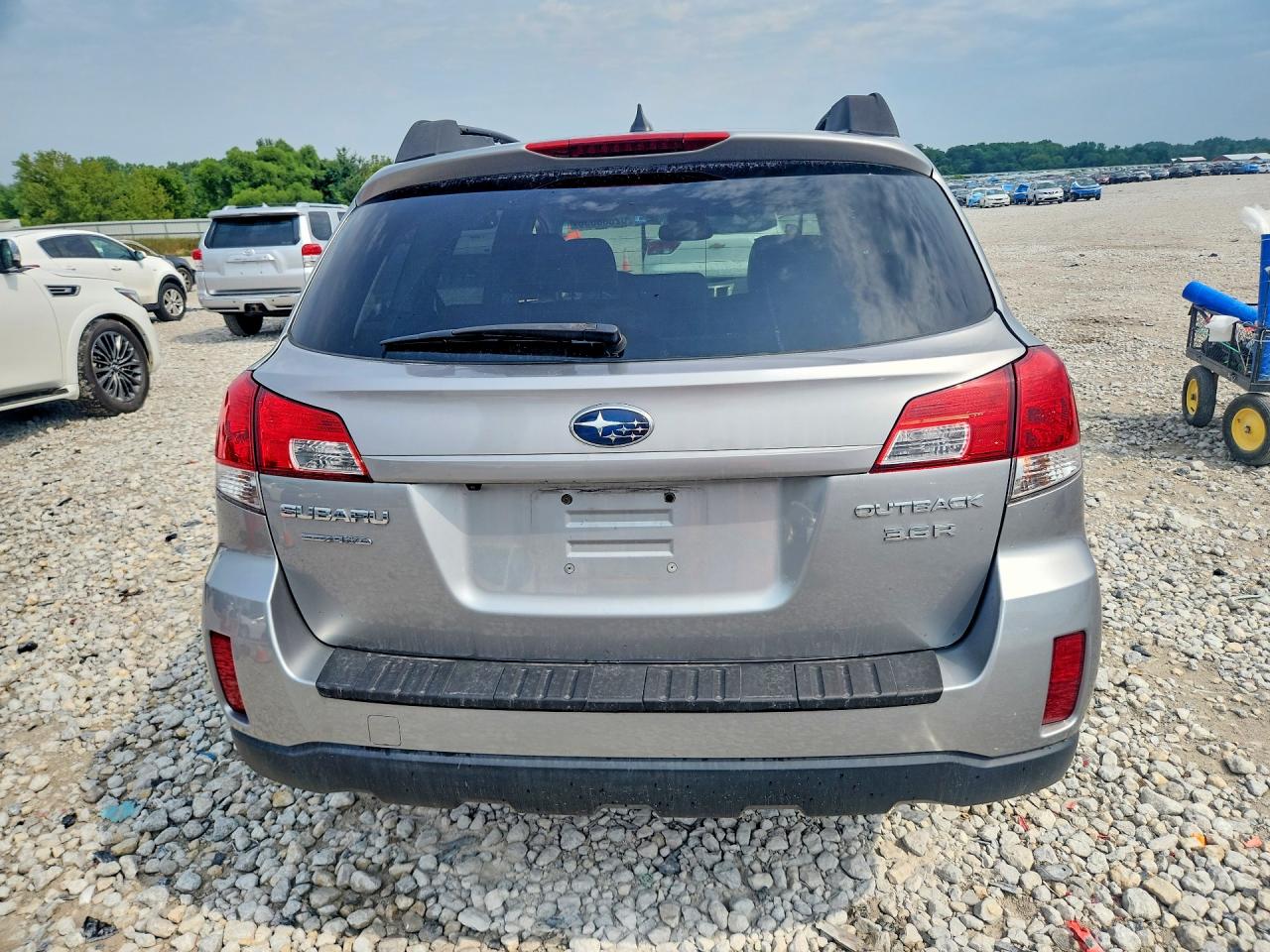 2011 Subaru Outback 3.6r Limited Silver vin: 4S4BRELC7B2350651