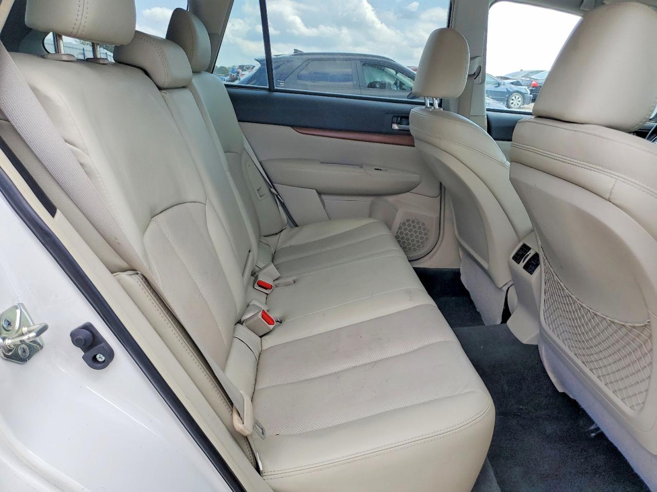 2013 Subaru Outback 3.6r Limited White vin: 4S4BRELCXD2211004
