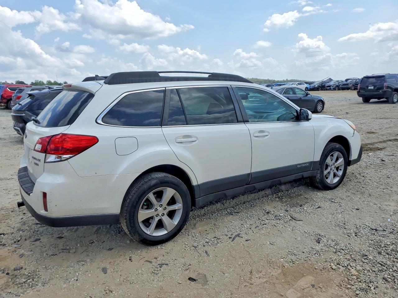 2013 Subaru Outback 3.6r Limited White vin: 4S4BRELCXD2211004