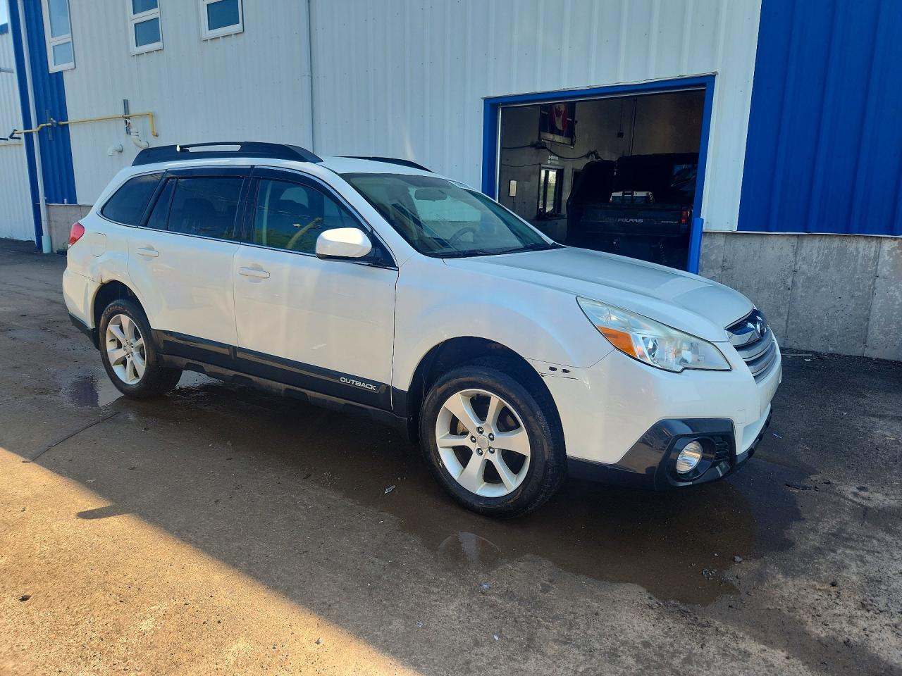 2014 Subaru Outback 2.5i Premium White vin: 4S4BRGBC9E3265726