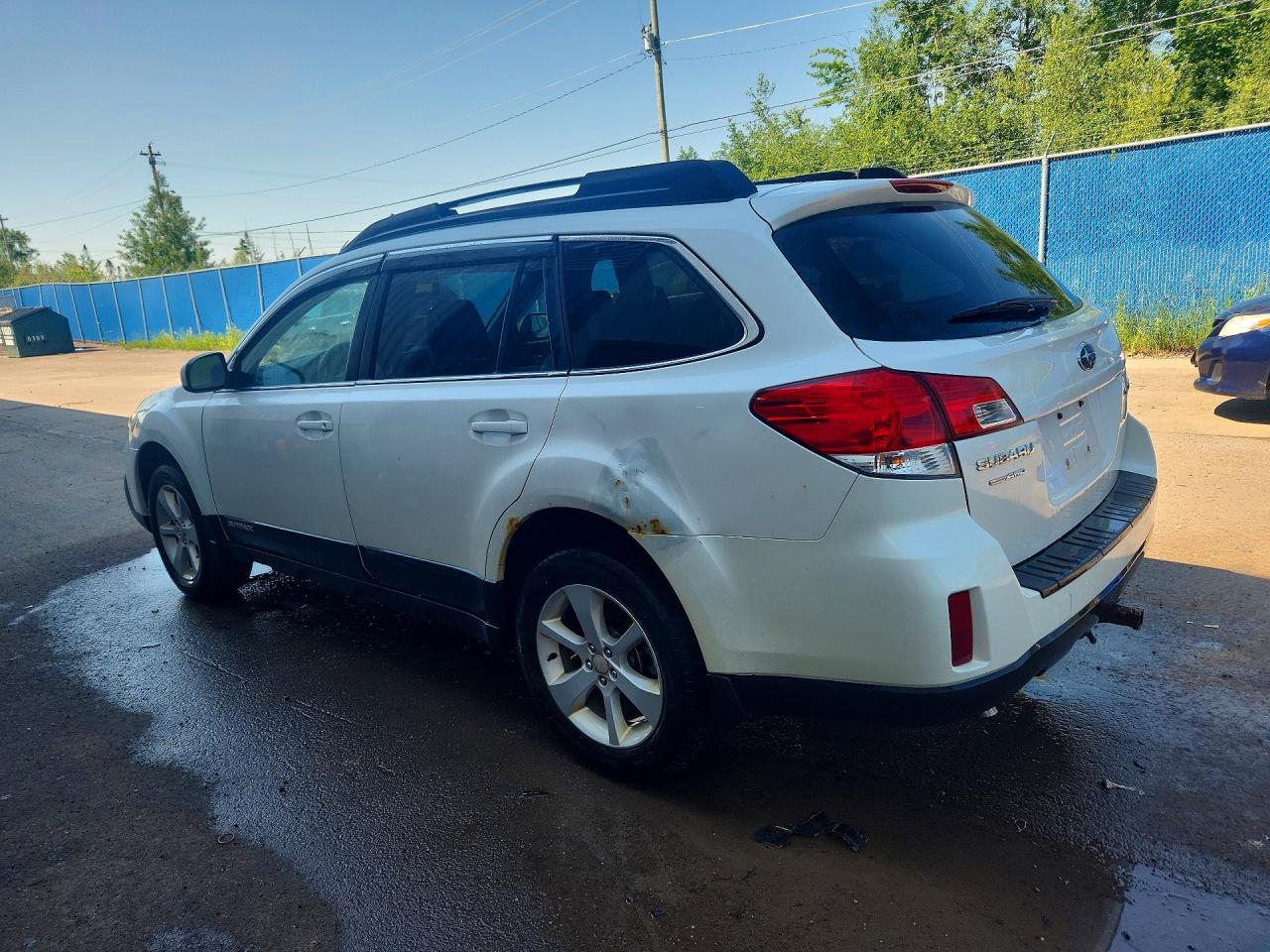 2014 Subaru Outback 2.5i Premium White vin: 4S4BRGBC9E3265726