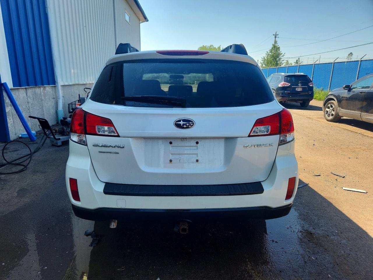 2014 Subaru Outback 2.5i Premium White vin: 4S4BRGBC9E3265726