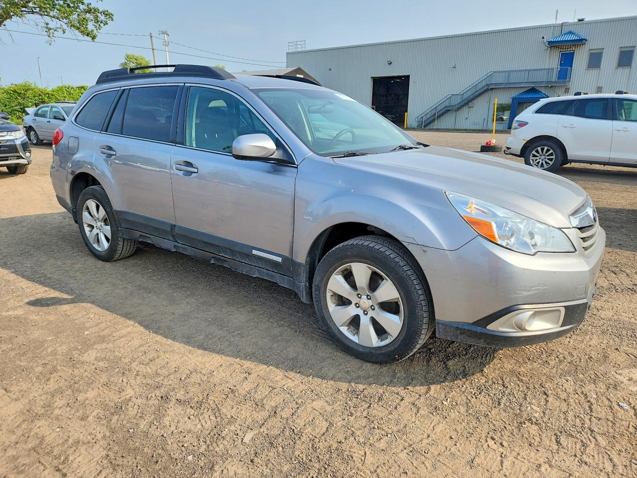 2010 Subaru Outback 2.5i Premium Серебряный vin: 4S4BRHBC9A3365809