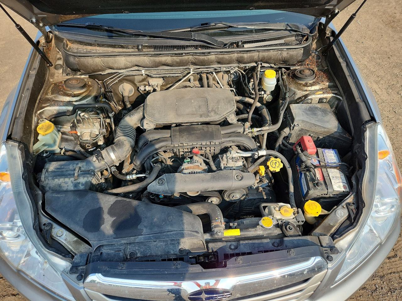2010 Subaru Outback 2.5i Premium Серебряный vin: 4S4BRHBC9A3365809