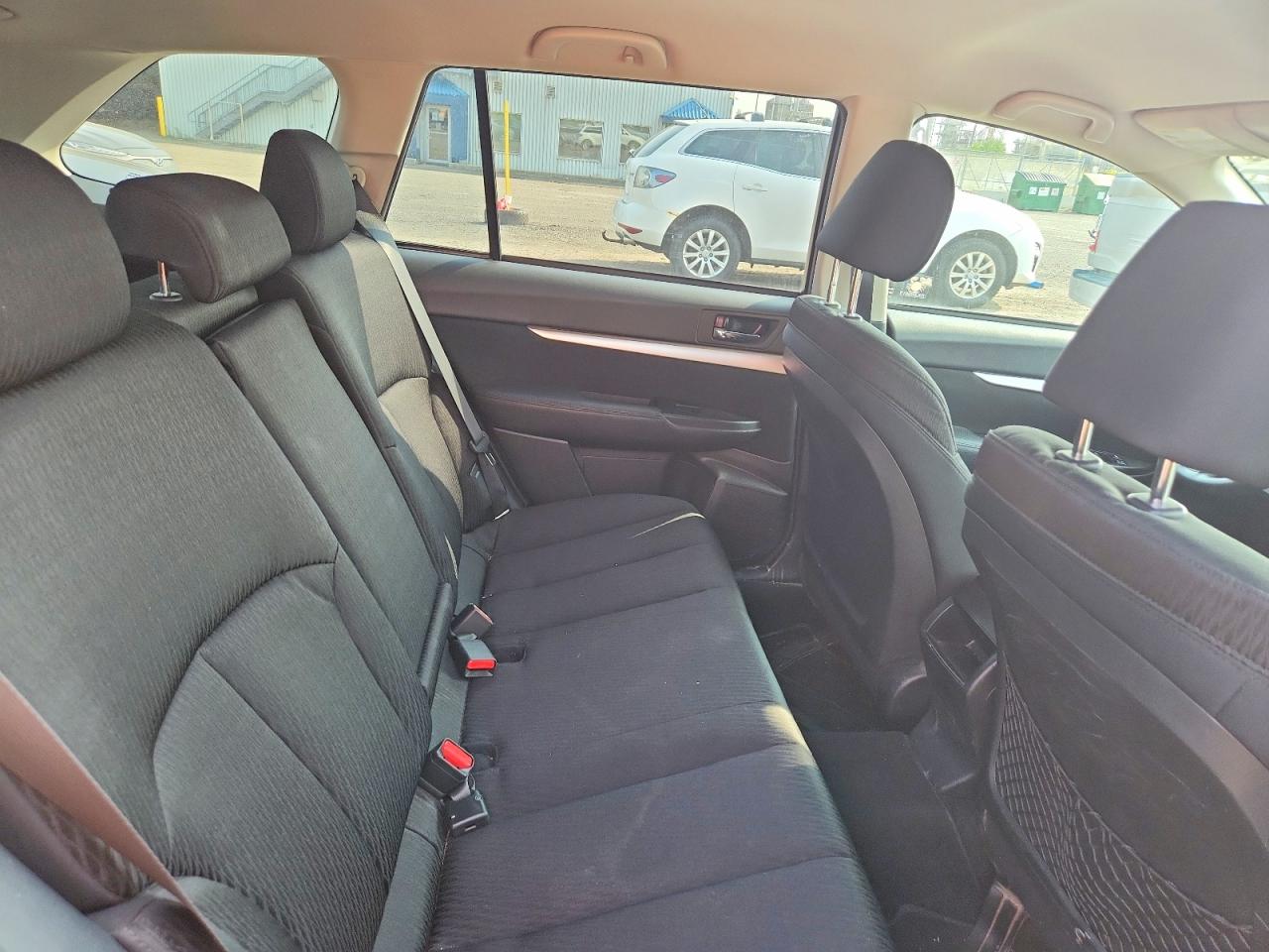2010 Subaru Outback 2.5i Premium Серебряный vin: 4S4BRHBC9A3365809