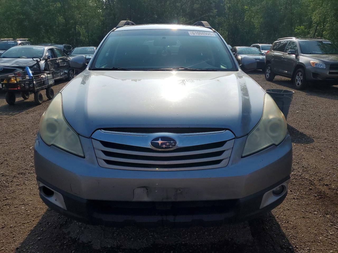 2011 Subaru Outback 3.6r Premium Silver vin: 4S4BRJGC8B2401853