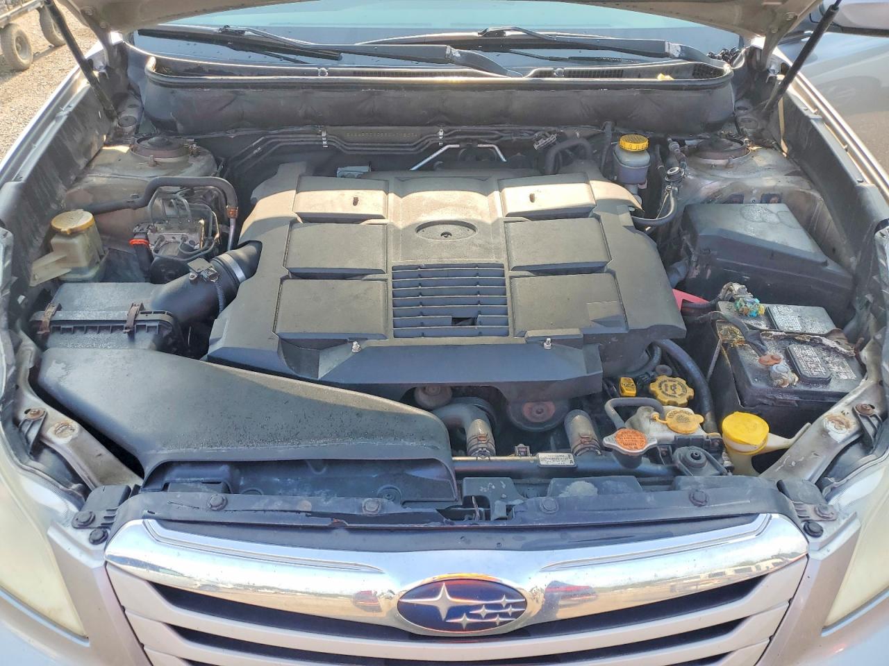 2011 Subaru Outback 3.6r Premium Silver vin: 4S4BRJGC8B2401853