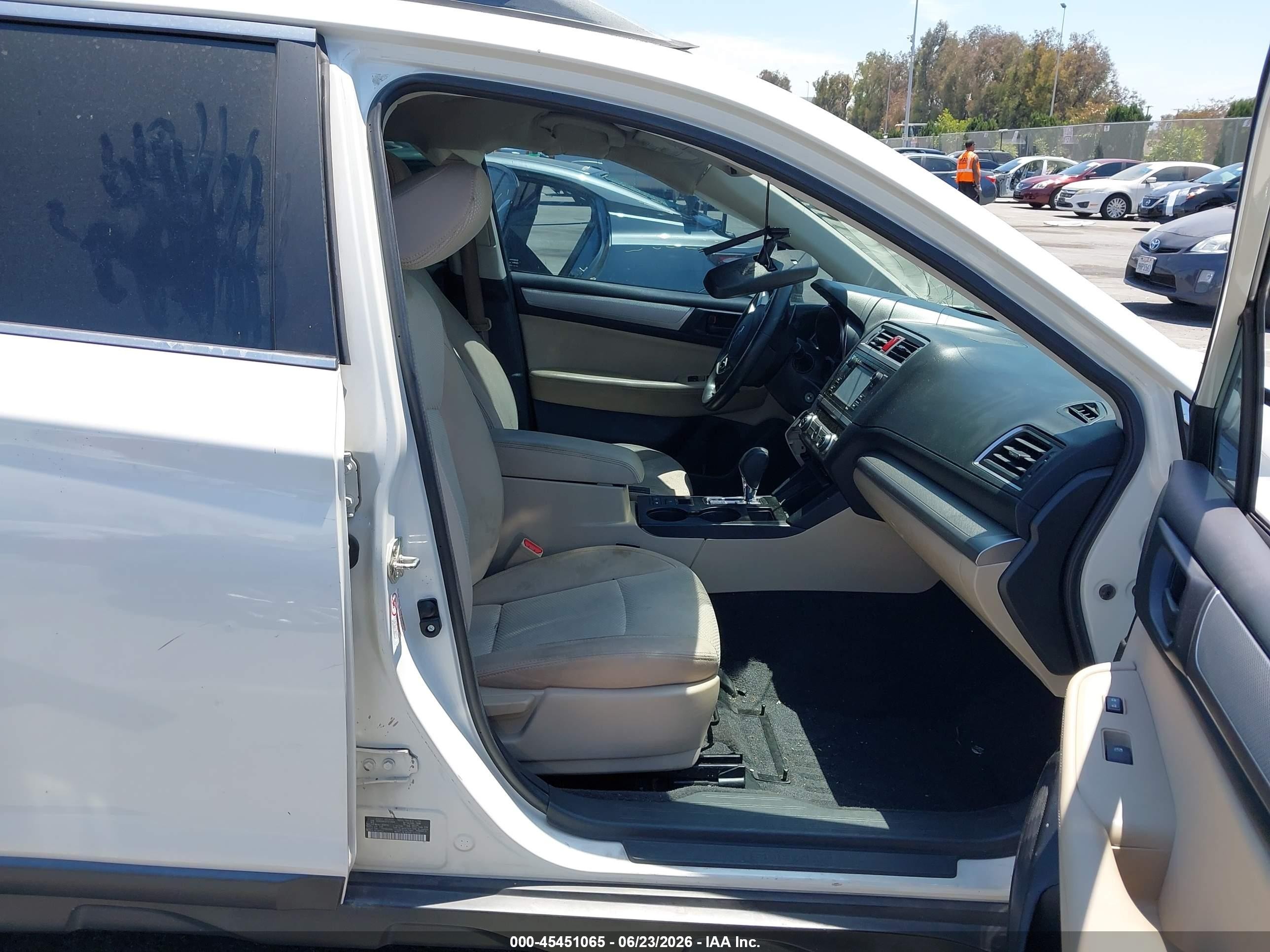 2015 Subaru Outback 2.5i Белый vin: 4S4BSAAC0F3214944