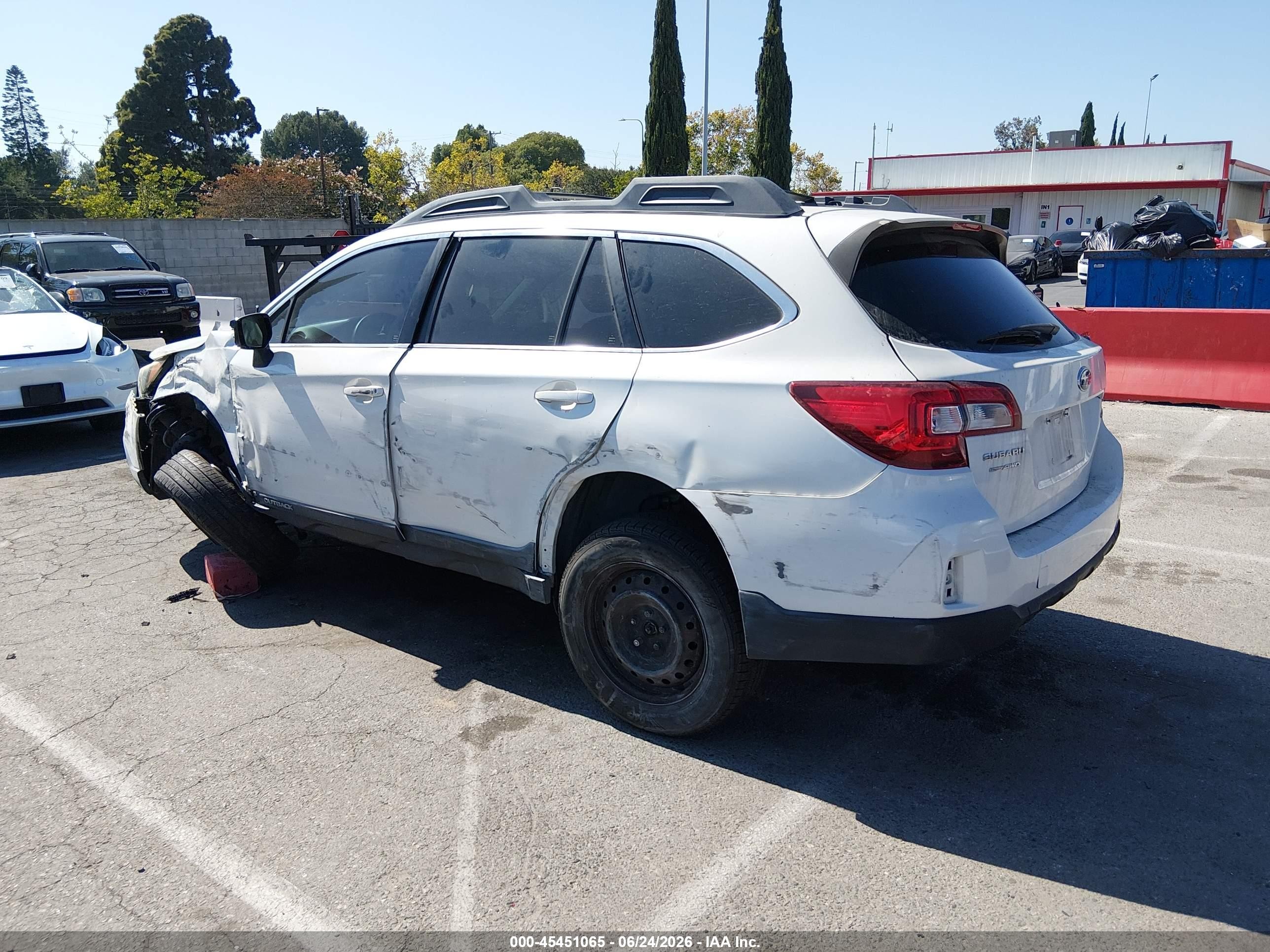 2015 Subaru Outback 2.5i Белый vin: 4S4BSAAC0F3214944