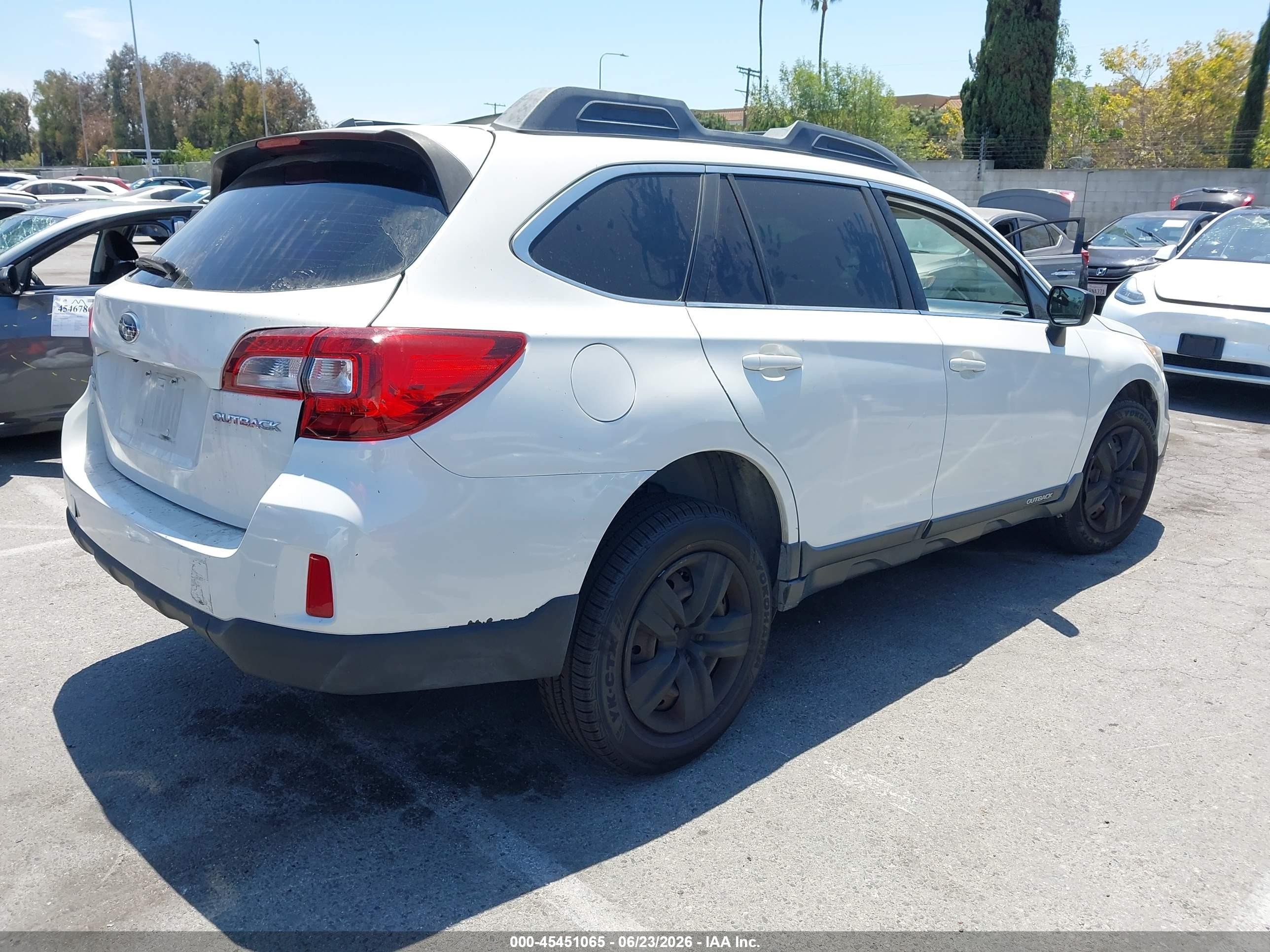 2015 Subaru Outback 2.5i Белый vin: 4S4BSAAC0F3214944