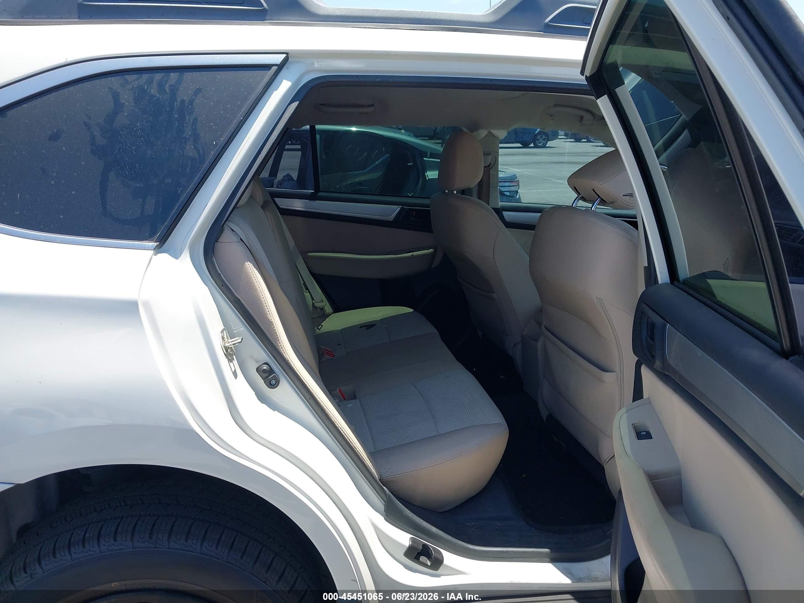 2015 Subaru Outback 2.5i Белый vin: 4S4BSAAC0F3214944