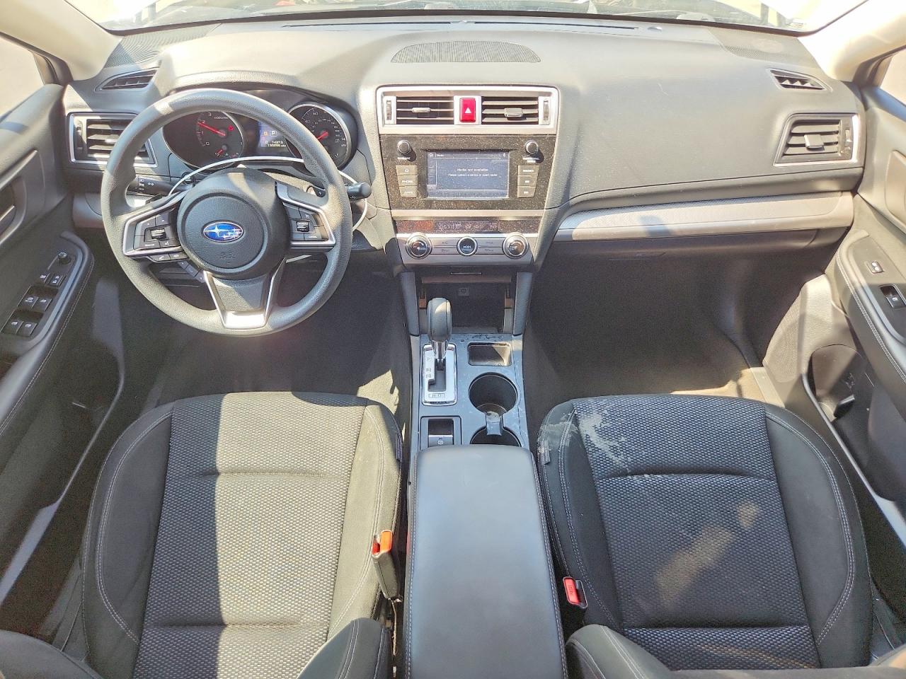 2018 Subaru Outback 2.5i White vin: 4S4BSAAC0J3392846