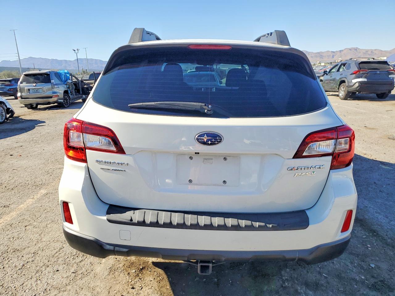 2017 Subaru Outback 2.5i White vin: 4S4BSAAC3H3215850