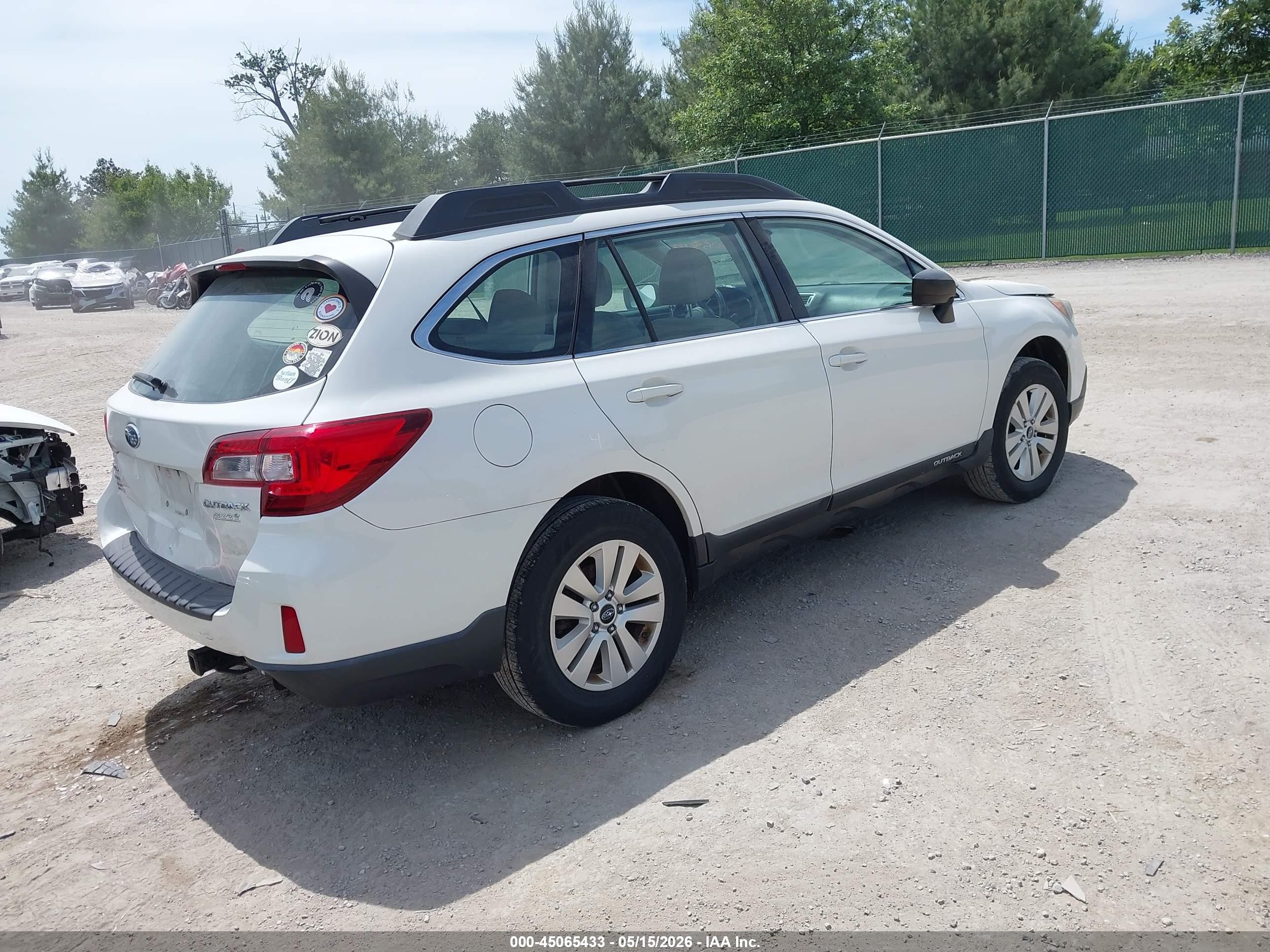 2017 Subaru Outback 2.5i White vin: 4S4BSAAC3H3388722
