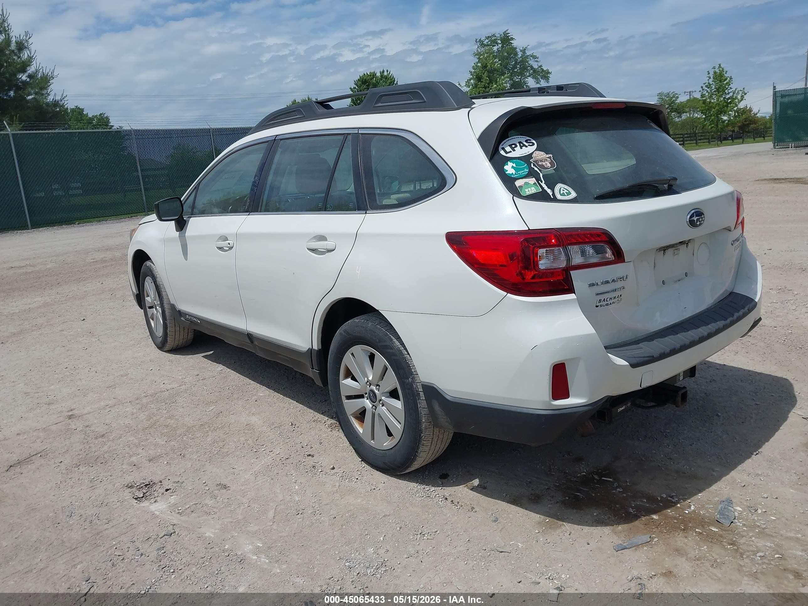2017 Subaru Outback 2.5i White vin: 4S4BSAAC3H3388722