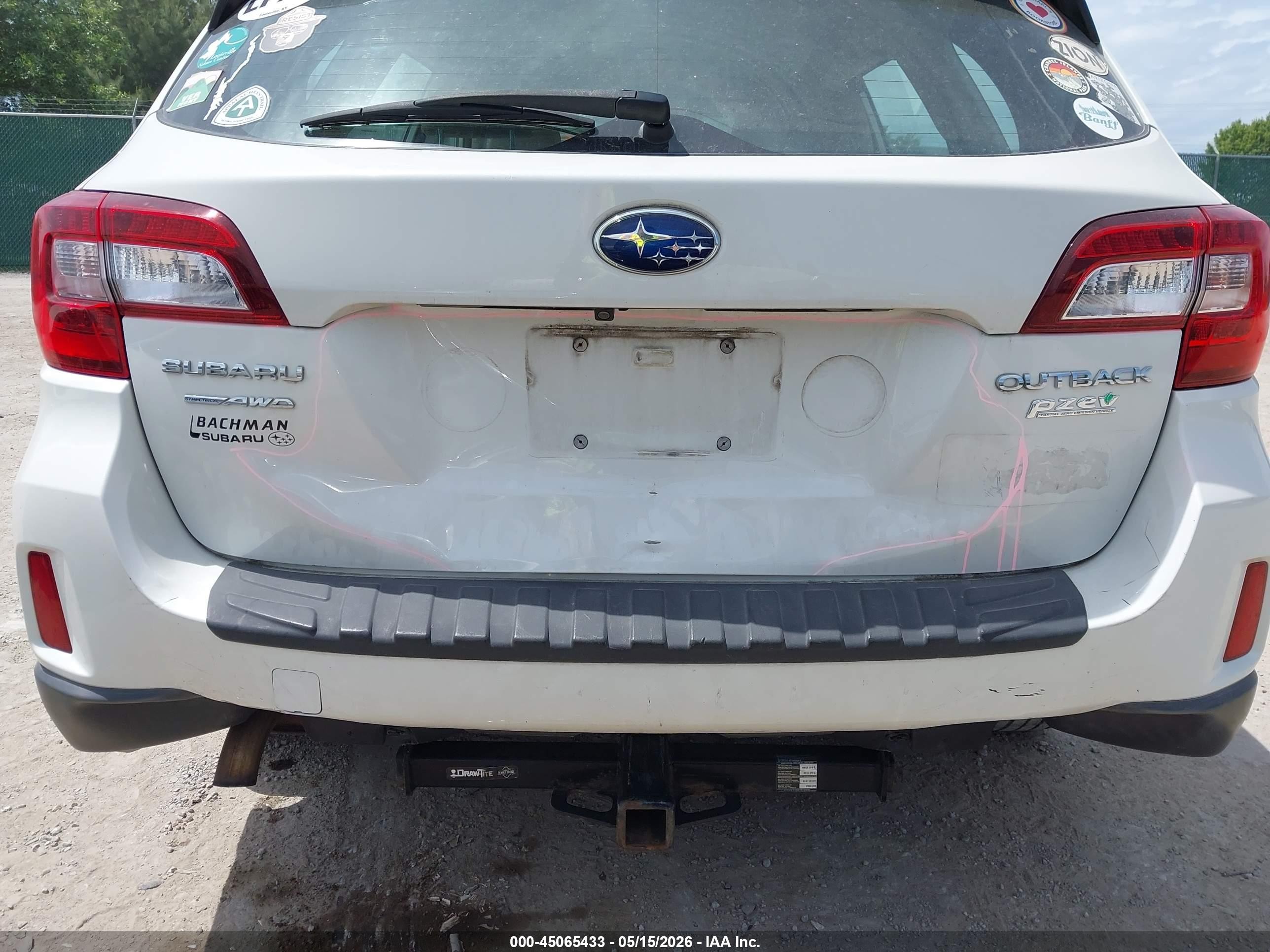 2017 Subaru Outback 2.5i White vin: 4S4BSAAC3H3388722