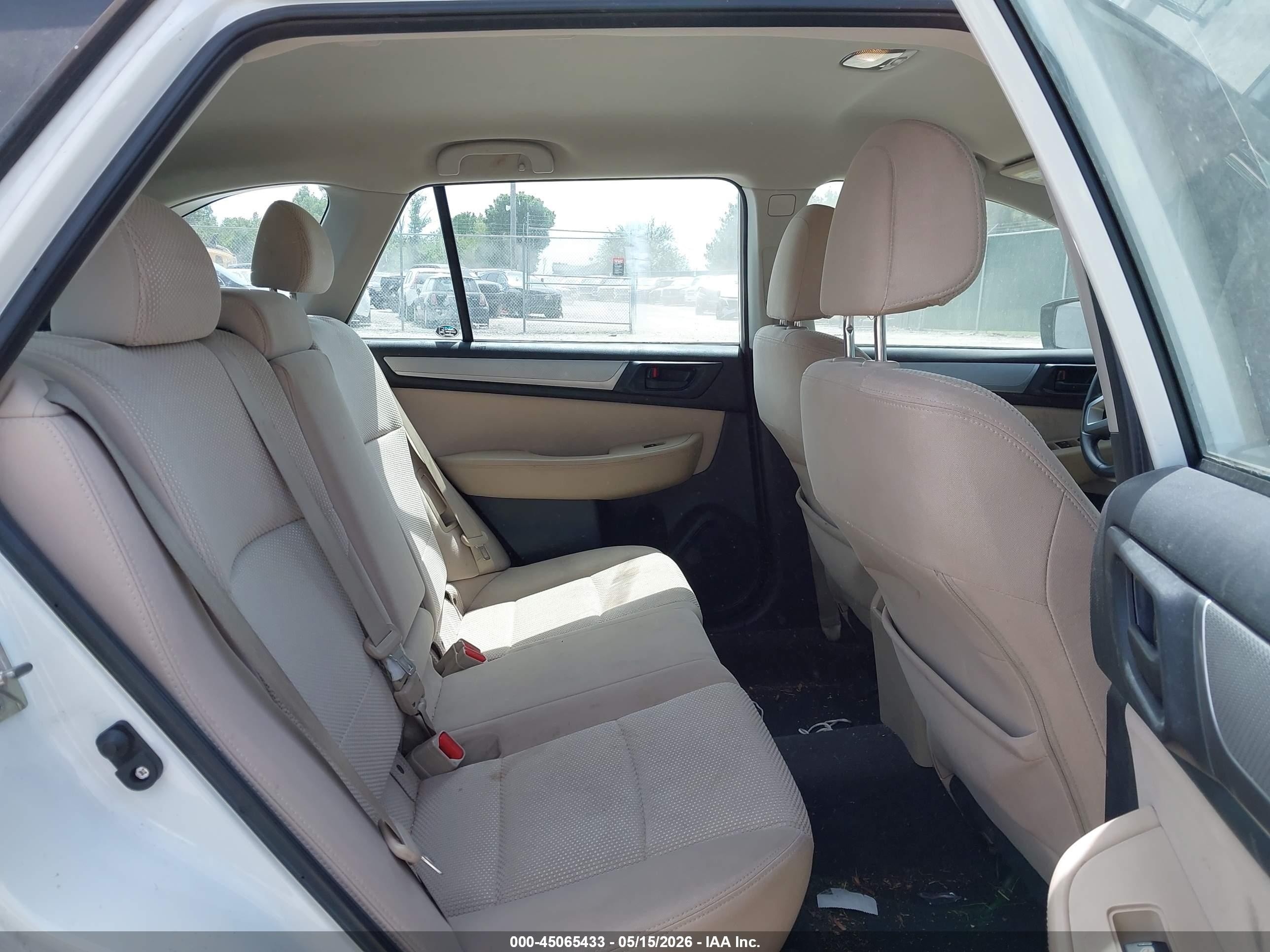 2017 Subaru Outback 2.5i White vin: 4S4BSAAC3H3388722