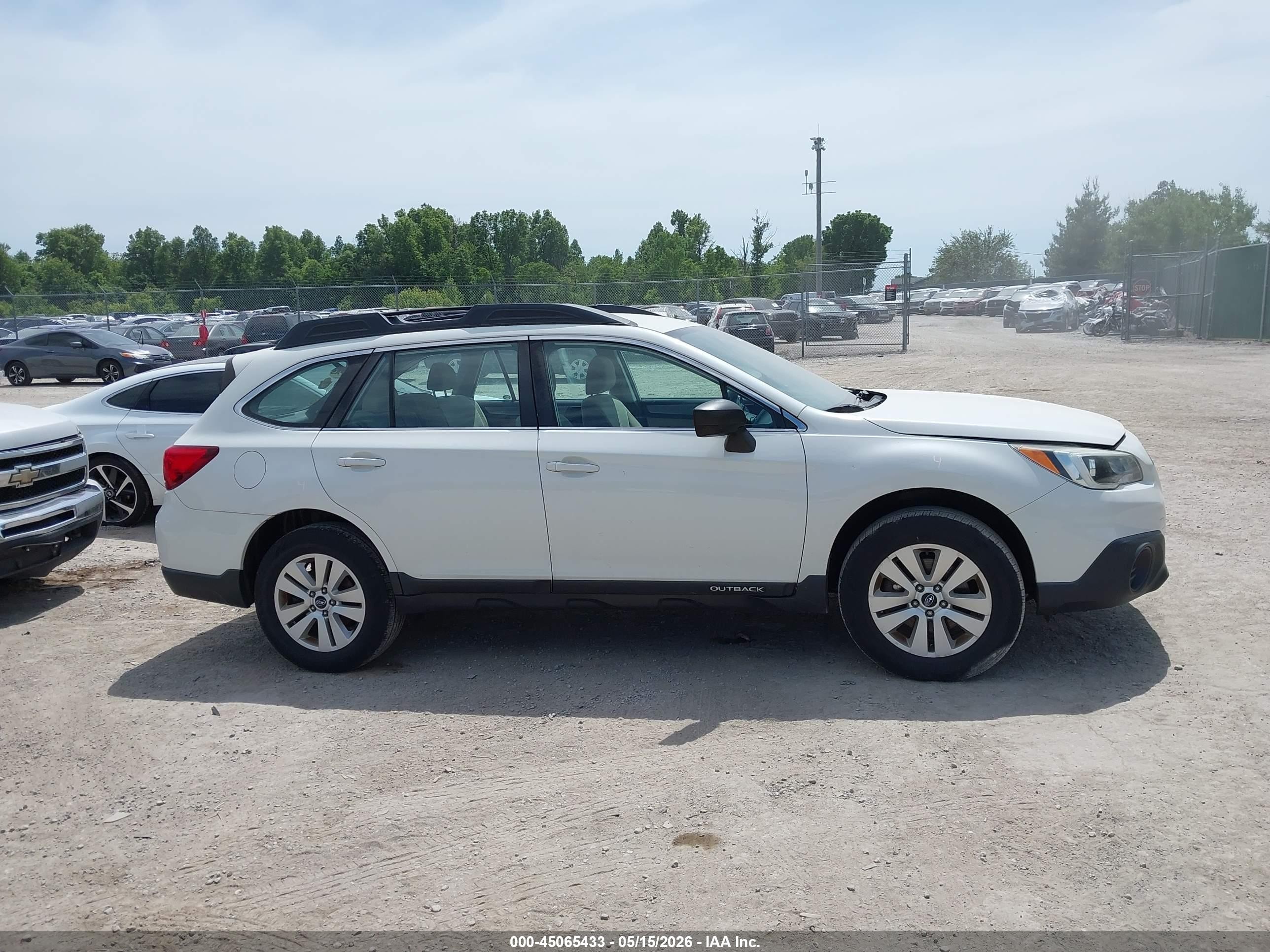 2017 Subaru Outback 2.5i White vin: 4S4BSAAC3H3388722