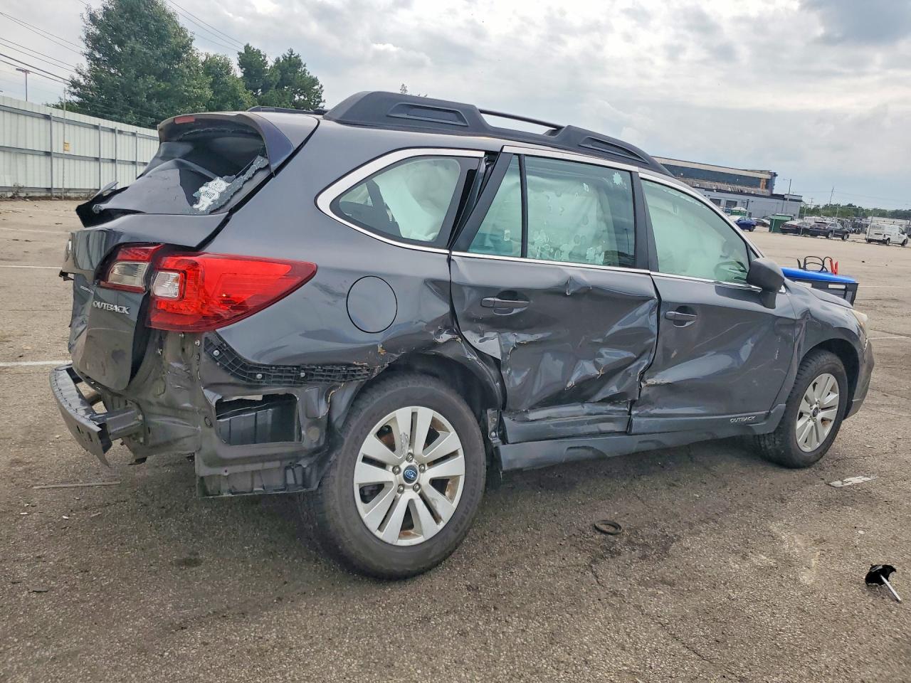 2018 Subaru Outback 2.5i Gray vin: 4S4BSAAC3J3219158