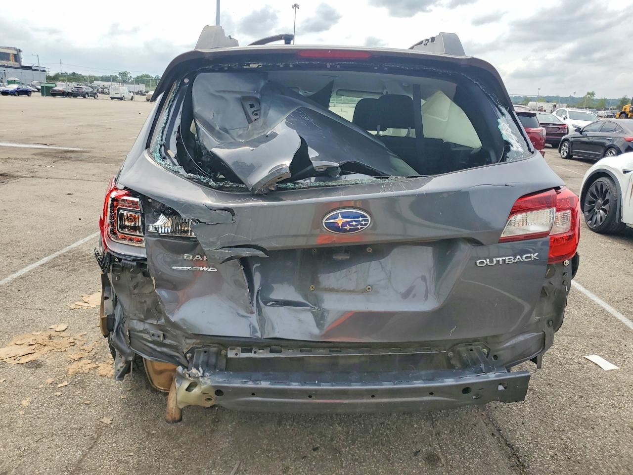 2018 Subaru Outback 2.5i Gray vin: 4S4BSAAC3J3219158
