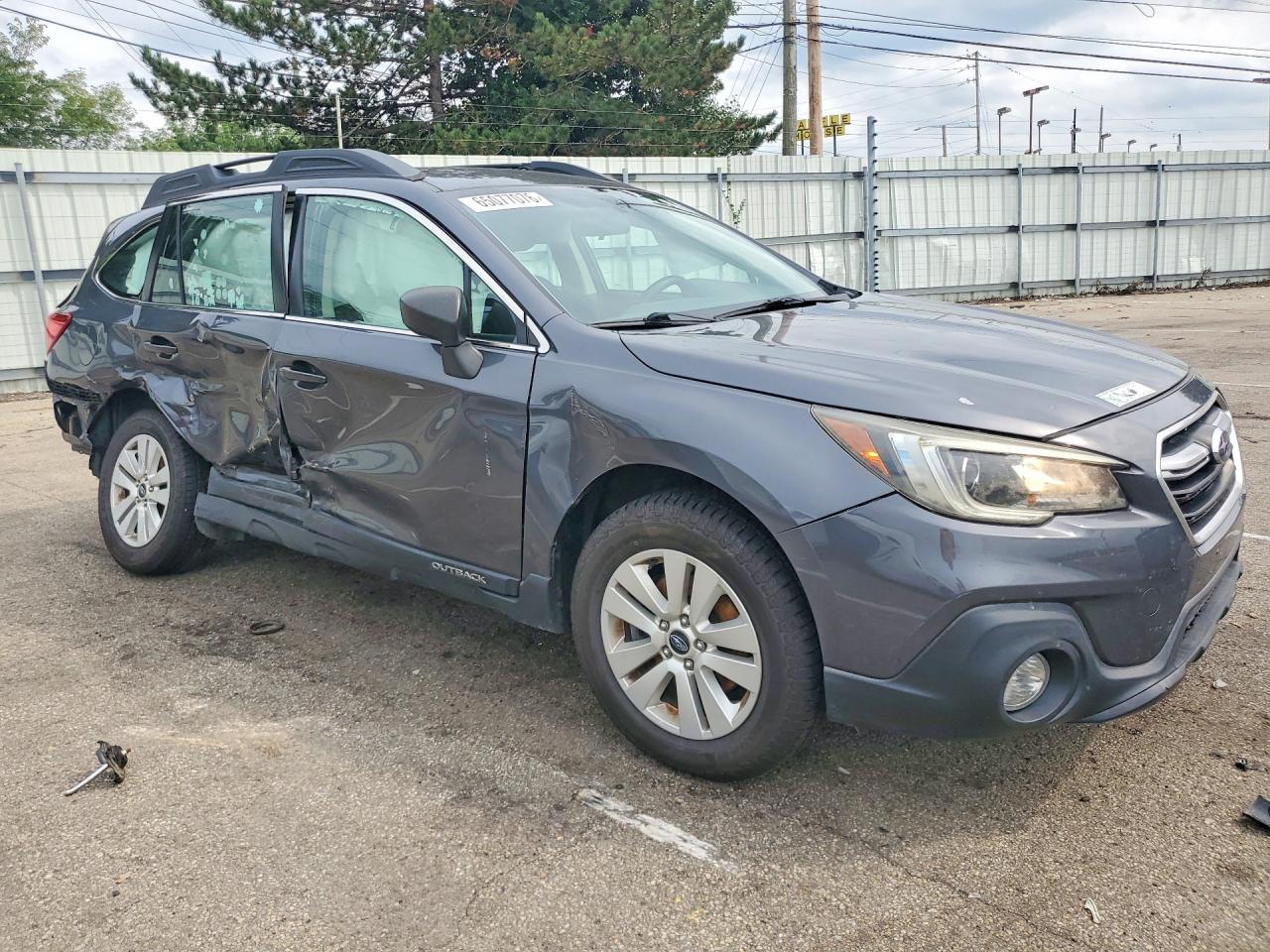 2018 Subaru Outback 2.5i Gray vin: 4S4BSAAC3J3219158