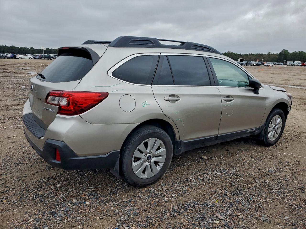 2018 Subaru Outback 2.5i Gold vin: 4S4BSAAC8J3375146